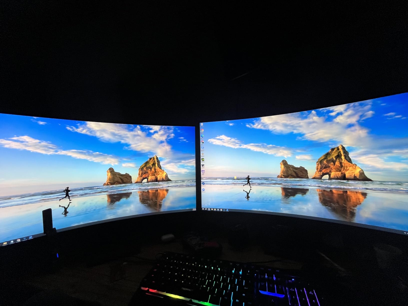 LG 27GS60QC-B Ultragear Curved Gaming Monitor 27-Inch QHD (2560x1440) 180Hz 1ms 1000R AMD FreeSync HDR10 HDMIx2 DisplayPort Borderless Design customer photo 1