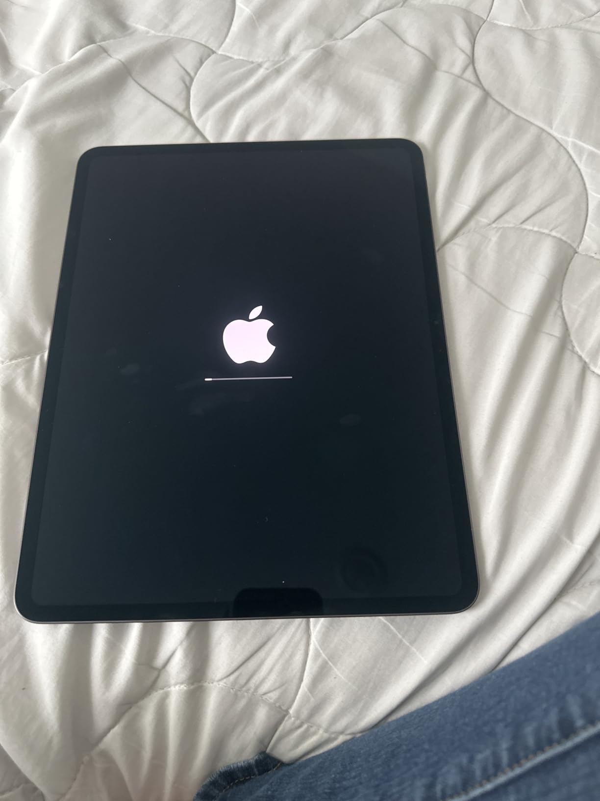 Apple iPad Pro 13-Inch (M4): Built for Apple Intelligence, Ultra Retina XDR Display, 256GB, 12MP Front/Back Camera, LiDAR Scanner, Wi-Fi 6E, Face ID, All-Day Battery Life — Space Black - Customer Photo 1