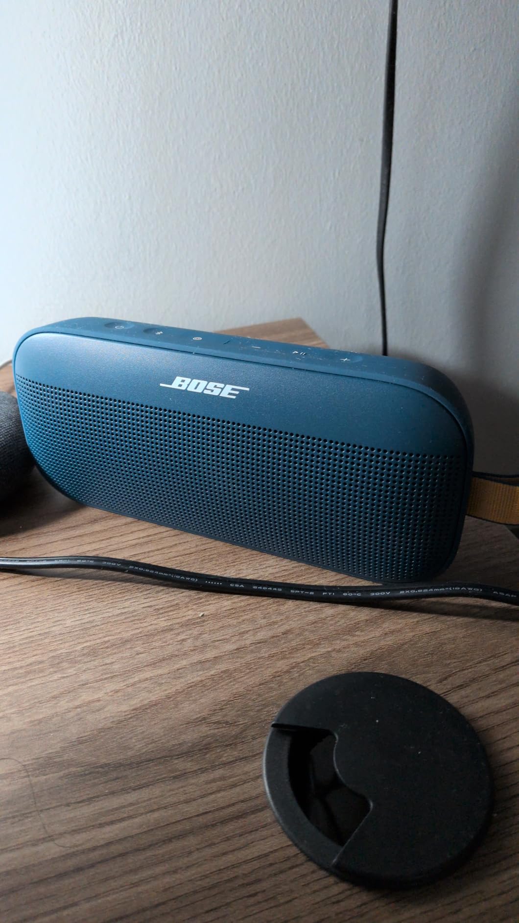 Bose SoundLink Flex Bluetooth Speaker (2nd Gen) - Portable Outdoor Speaker with Hi-Fi Audio, Waterproof and Dustproof, USB-C, Up to 12 Hours Battery Life, Black customer photo 2