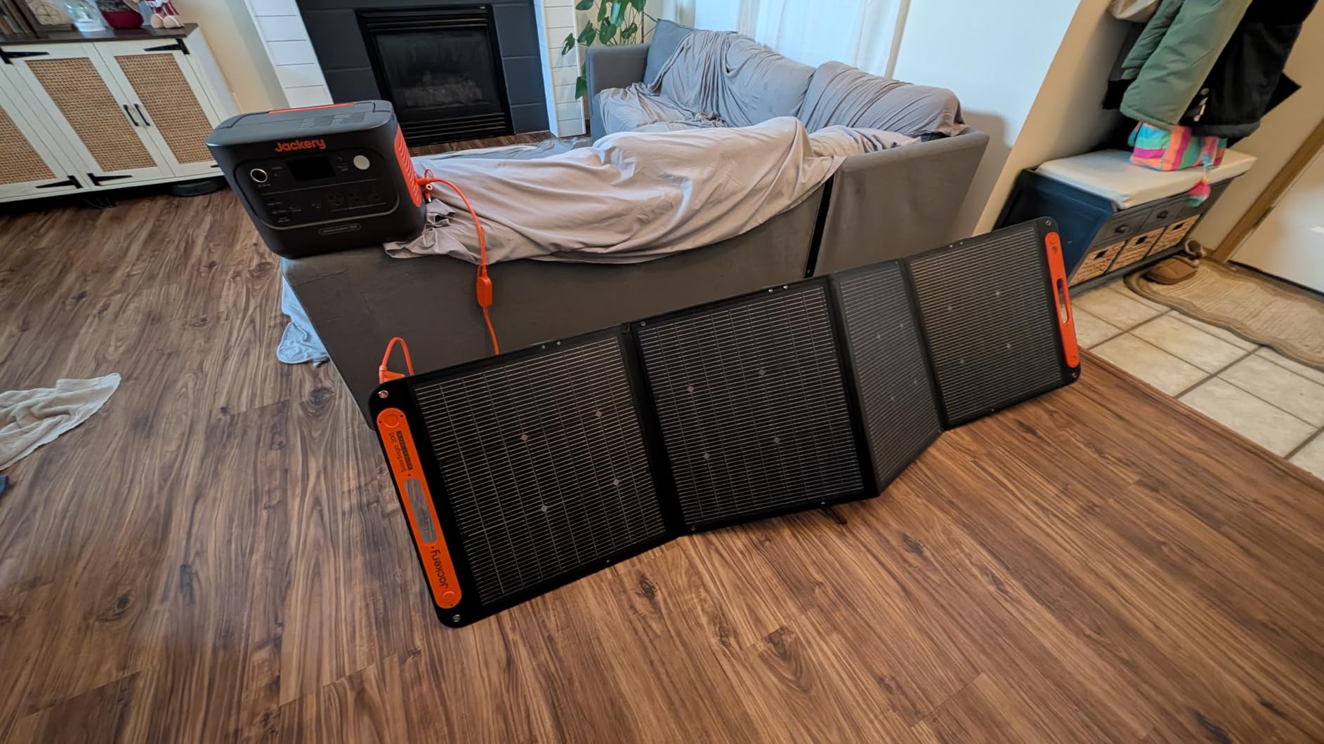 Jackery Explorer 1000 v2 Portable Power Station, 1070Wh LiFePO4 Battery, 1500W AC/100W USB-C Output, 1 Hr Fast Charge, Solar Generator for Camping, Emergency, RV, Off-Grid Living (Solar Panel Optional) - Customer Photo 1