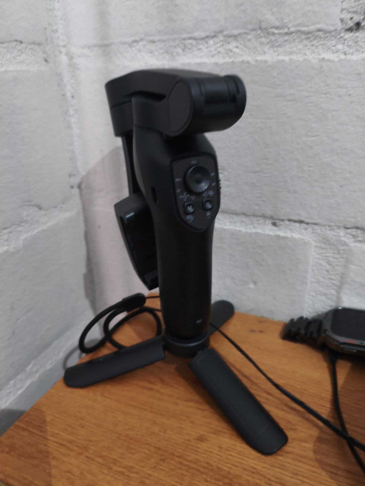 COMITOK L7C Pro, Gimbal stabilizer for iPhone, Phone Stabilizer for Video Recording with Face/Object Tracking, 3-Axis Gimbal for Android & iPhone 15 Pro Max, Foldable Phone Gimbal Vlog Recording Customer Review COMITOK L7C Pro, Gimbal stabilizer for iPhone, Phone Stabilizer for Video Recording with Face/Object Tracking, 3-Axis Gimbal for Android & iPhone 15 Pro Max, Foldable Phone Gimbal Vlog Recording - Customer Photo 1