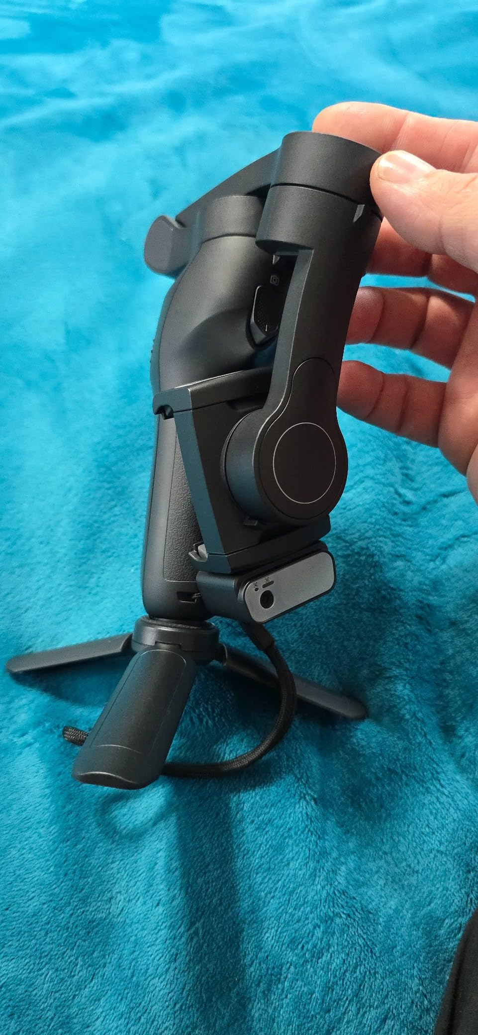 COMITOK L7C Pro, Gimbal stabilizer for iPhone, Phone Stabilizer for Video Recording with Face/Object Tracking, 3-Axis Gimbal for Android & iPhone 15 Pro Max, Foldable Phone Gimbal Vlog Recording Customer Review COMITOK L7C Pro, Gimbal stabilizer for iPhone, Phone Stabilizer for Video Recording with Face/Object Tracking, 3-Axis Gimbal for Android & iPhone 15 Pro Max, Foldable Phone Gimbal Vlog Recording - Customer Photo 2