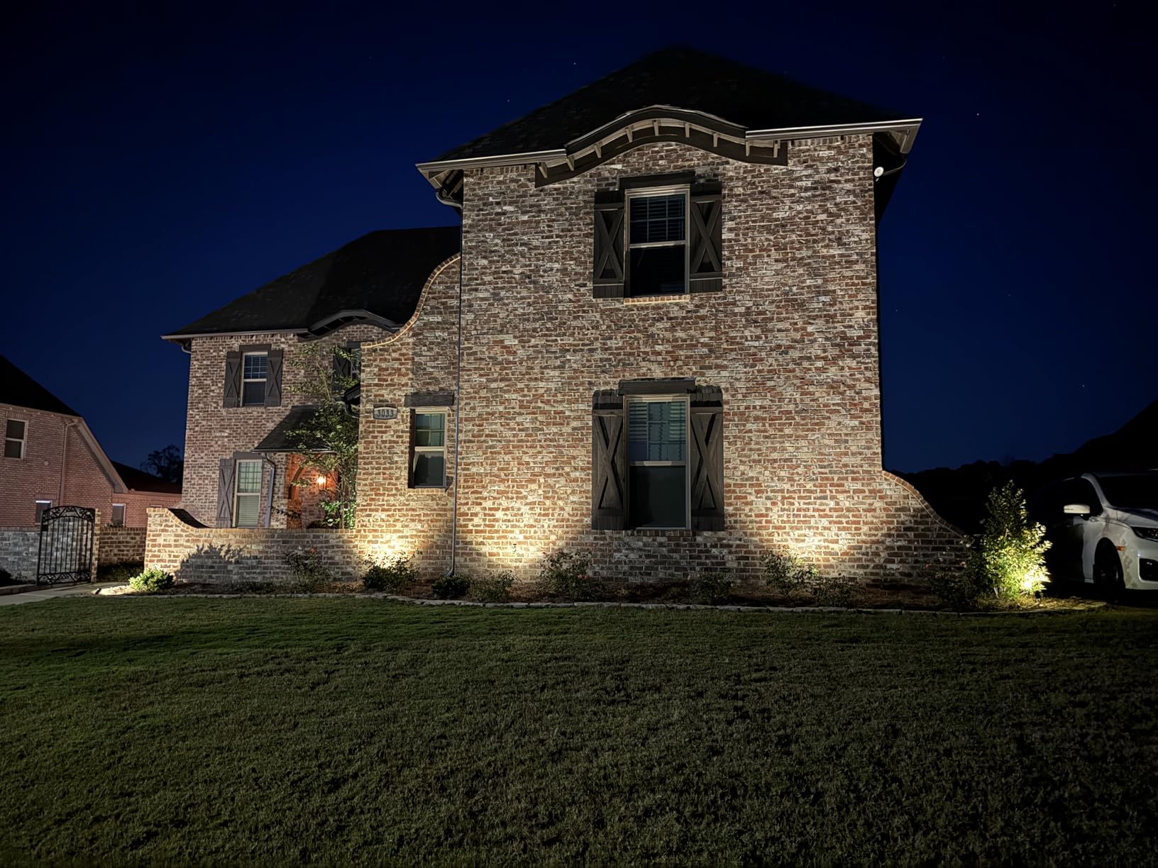 ZUCKEO All-in-One Landscape Lighting Kit, 5W LED Low Voltage Landscape Lights with Transformer and 80FT Wire, Waterproof Outdoor Spotlight with Connectors for Yard Garden House, 3000K 12-24V 8Pack customer photo 2