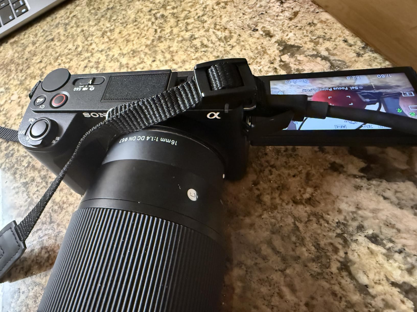 Sony Alpha ZVE10 II - APS-C Interchangeable Lens Mirrorless Content Creators' Camera - Black - Body Only - Customer Photo 4