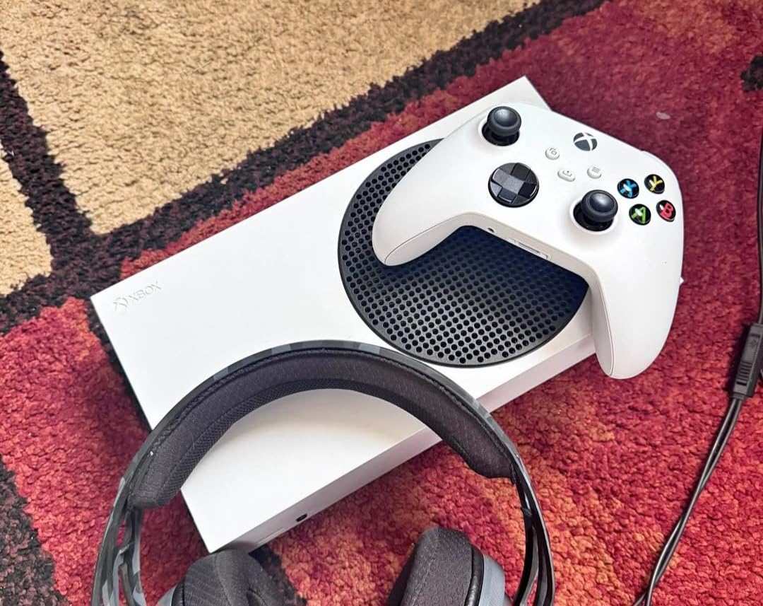 Xbox Series S | Digital Gaming Console | 512GB SSD customer photo 1