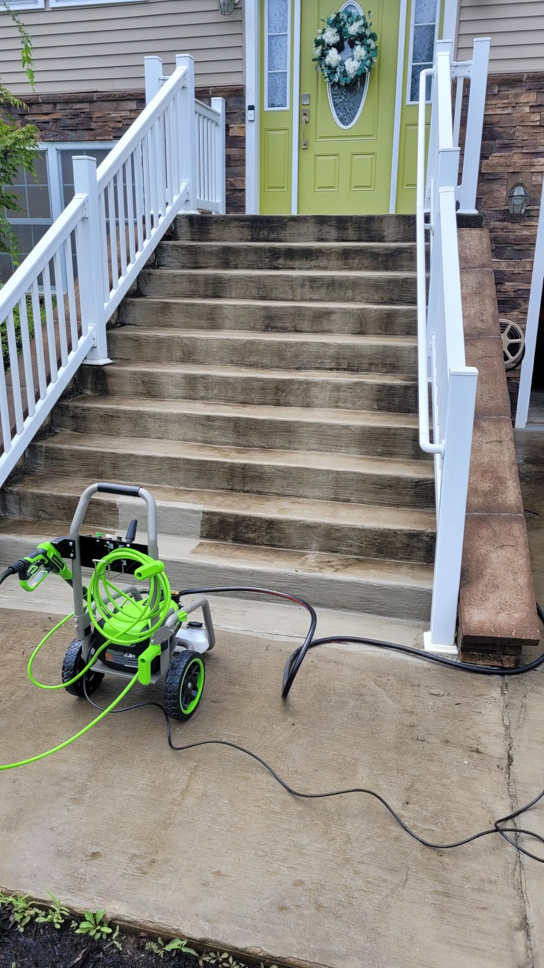 Greenworks Pro Brushless 3000 PSI (CSA Certified) 2.0 GPM Max / 1.1 GPM Electric Pressure Washer (Foldable Handles, Rugged Steel Frame, 25 FT Hose, 35 FT GFCI Power Cord) Customer Review Greenworks Pro Brushless 3000 PSI (CSA Certified) 2.0 GPM Max / 1.1 GPM Electric Pressure Washer (Foldable Handles, Rugged Steel Frame, 25 FT Hose, 35 FT GFCI Power Cord) - Customer Photo 1