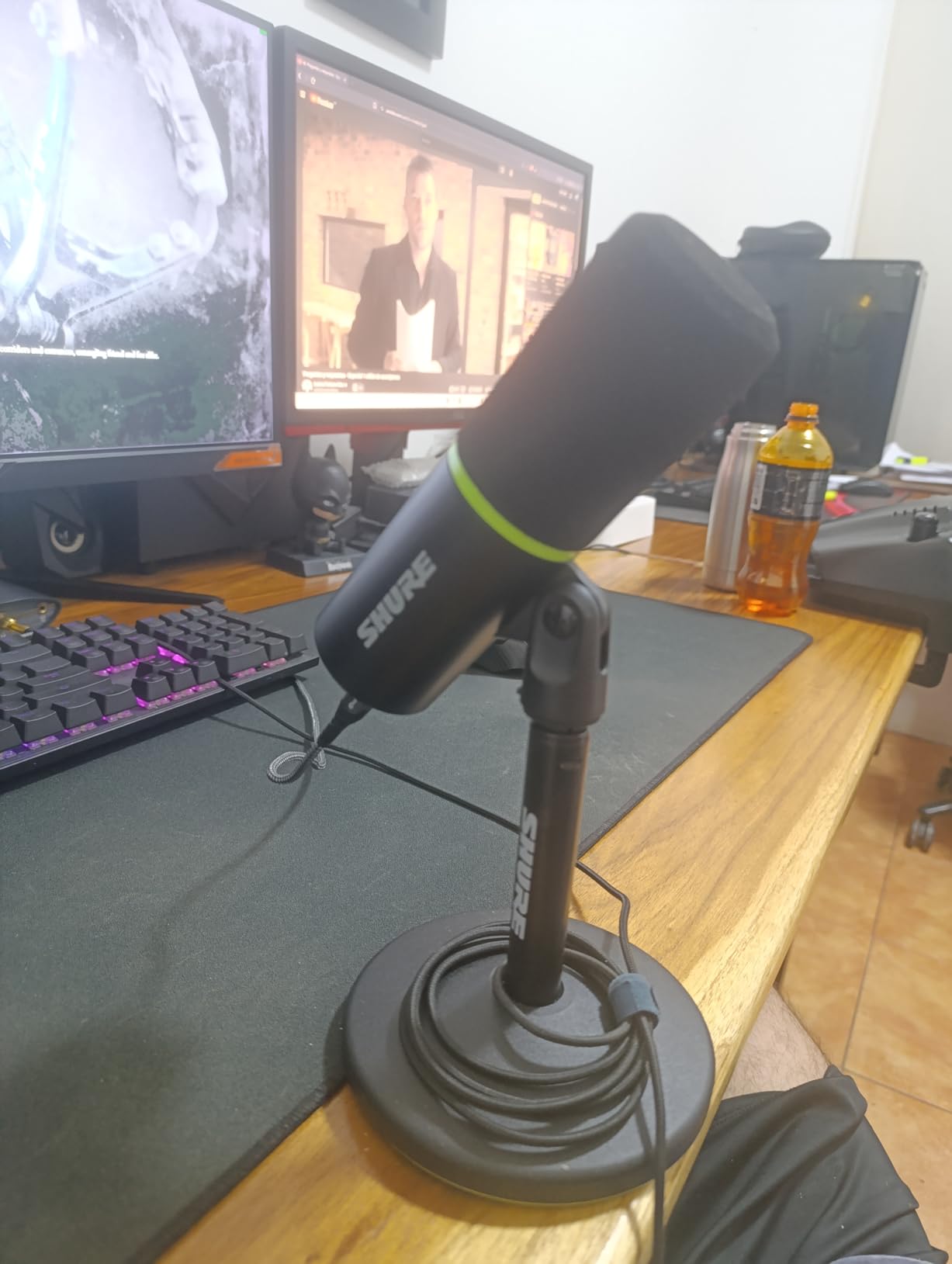 Shure MV6 Gaming Microphone - Dynamic USB Mic for PC Gaming & Streaming with Tap-to-Mute, Noise Cancellation, Desktop Stand & 3.5mm Headphone Monitoring, Black customer photo 2