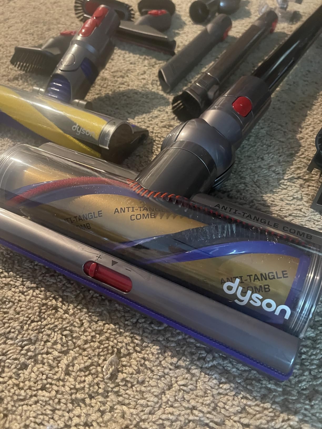 Dyson V15 Detect SV47 (Renewed) Customer Review Dyson V15 Detect SV47 (Renewed) - Customer Photo 2