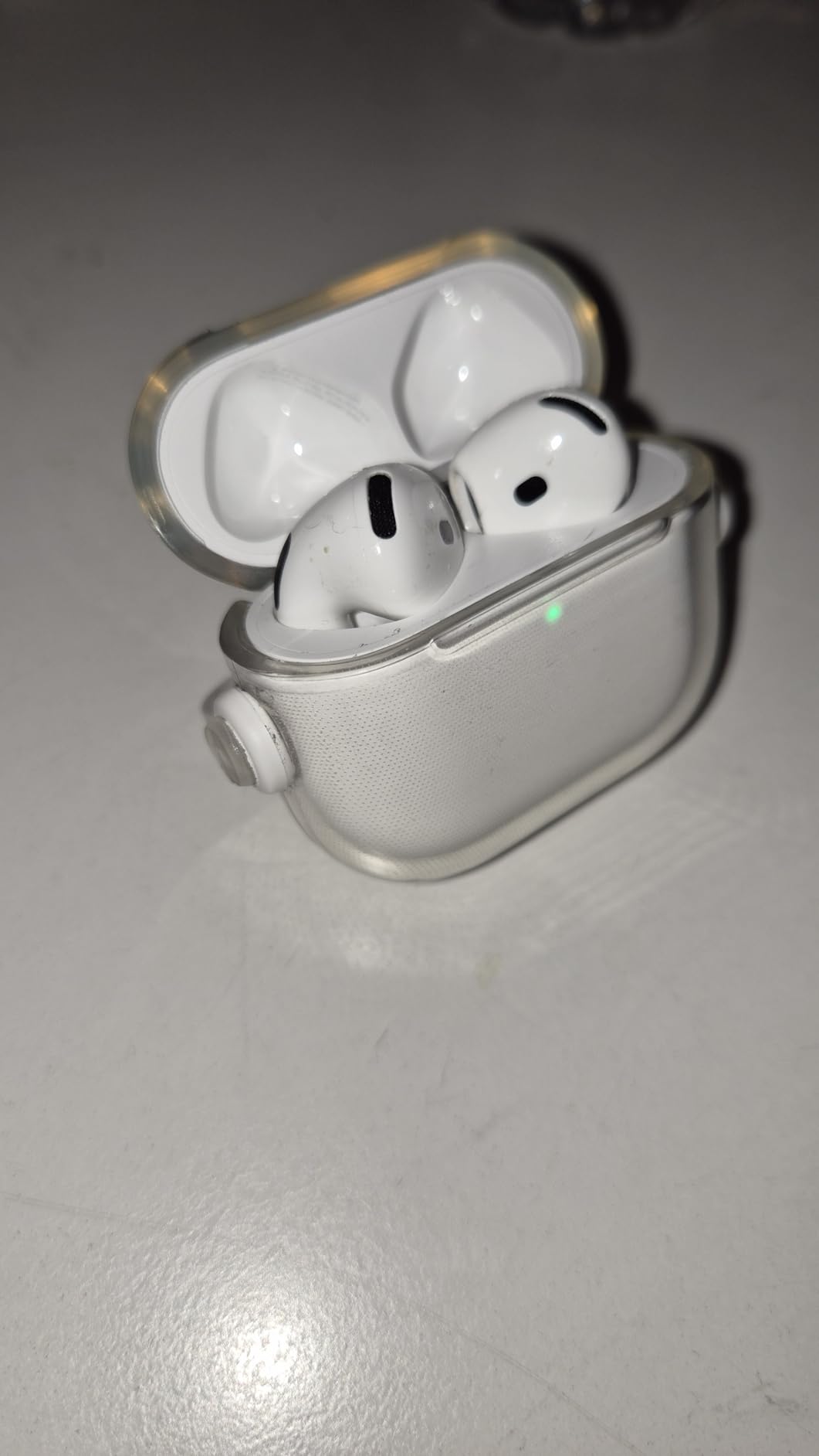 Apple AirPods 4 Wireless Earbuds, Bluetooth Headphones, with Active Noise Cancellation, Adaptive Audio, Transparency Mode, Personalized Spatial Audio, USB-C Charging Case, Wireless Charging, H2 Chip Customer Review Apple AirPods 4 Wireless Earbuds, Bluetooth Headphones, with Active Noise Cancellation, Adaptive Audio, Transparency Mode, Personalized Spatial Audio, USB-C Charging Case, Wireless Charging, H2 Chip - Customer Photo 5