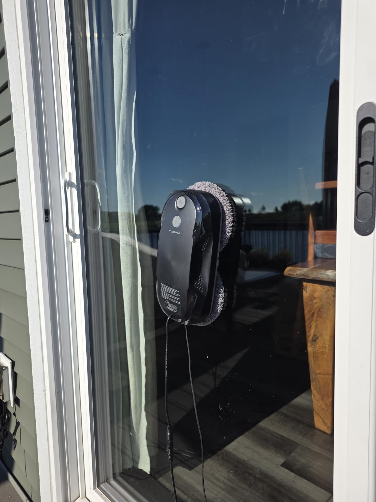 Tosima W5 Window Cleaning Robot, Dual Direction Auto-Spray Smart Window Cleaner with Triple Safety System, Smart Navigation, Remote Control, for All Smooth Surfaces, with 8 Rags (White) Customer Review Tosima W5 Window Cleaning Robot, Dual Direction Auto-Spray Smart Window Cleaner with Triple Safety System, Smart Navigation, Remote Control, for All Smooth Surfaces, with 8 Rags (White) - Customer Photo 3