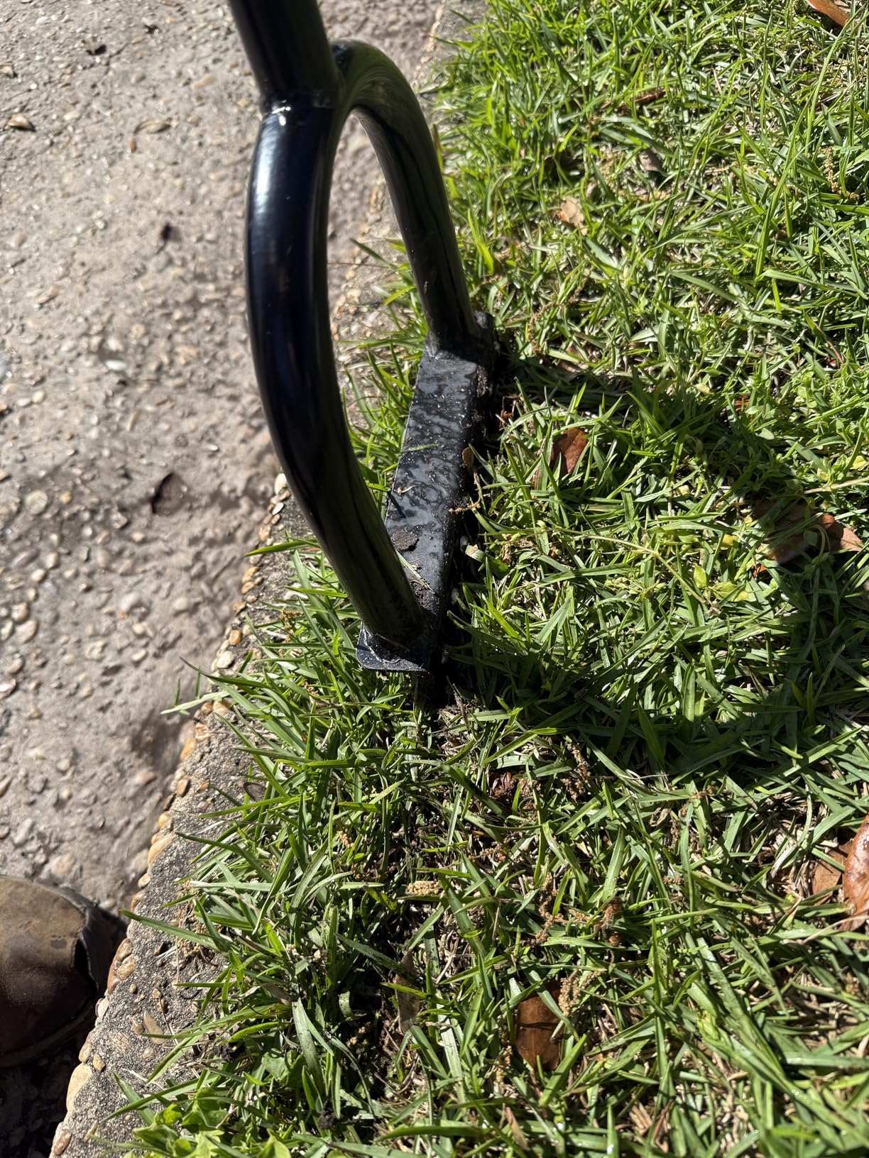 Edger Lawn Tool 41in Border Edger with Tempered Spring Steel Blade Long Rubber Handle Wide Footplate Rustproof Manganese Steel Half Moon Edger for Garden Maintenance customer photo 2