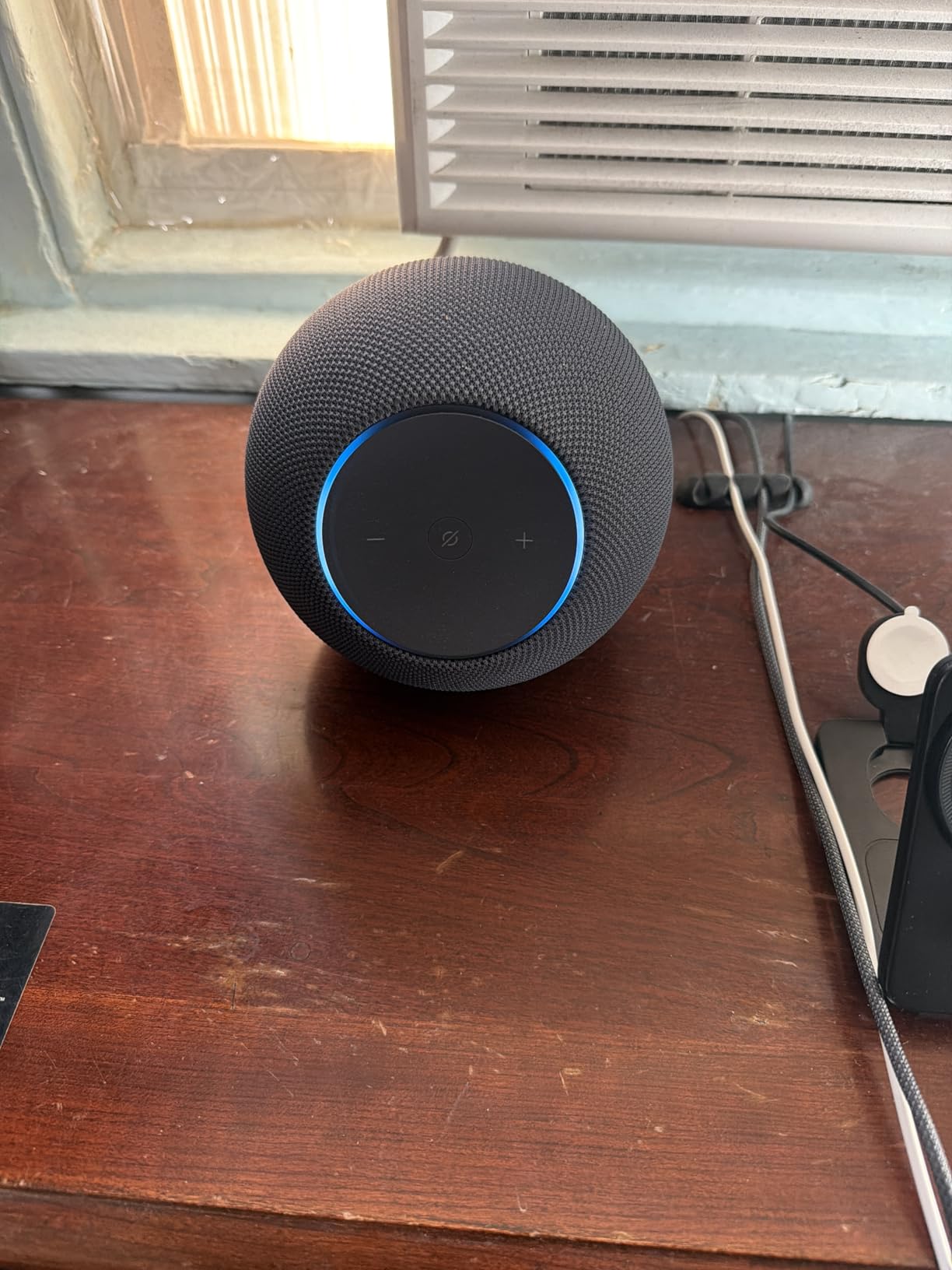 Echo Studio (newest model), compact design, immersive spatial audio and Dolby Atmos, Designed for Alexa+, Graphite customer photo 1