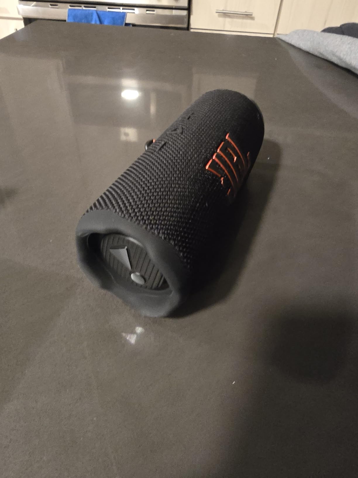 JBL Flip 7 - Portable Waterproof and Drop-Proof Speaker, Bold JBL Pro Sound with AI Boost, 16Hrs of Playtime, and PushLock System with Interchangeable Accessories (Blue) customer photo 1