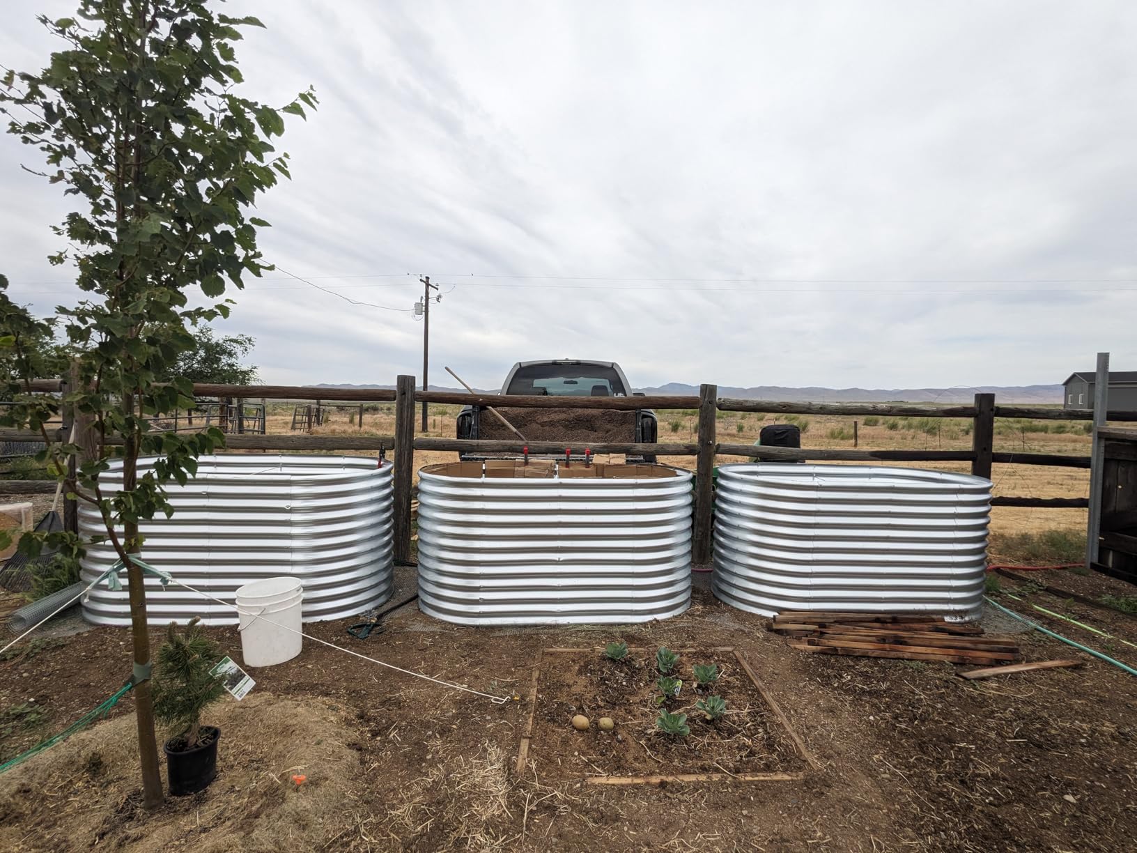Land Guard 8x4x3ft Oval Galvanized Raised Garden Beds, Large-Capacity Metal Planter Box Outdoor, Durable Deep Raised Garden Bed 3ft Tall, Raised Beds for Gardening Vegetables, Classic Silver customer photo 1