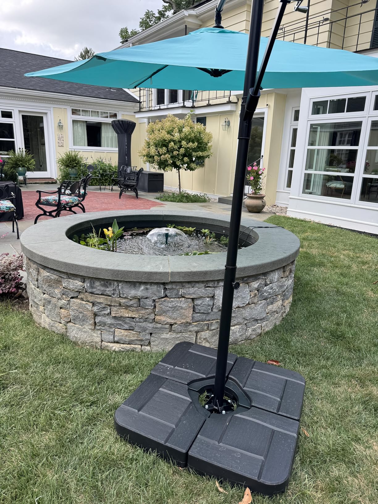 FRUITEAM Offset Patio Umbrella, 10 FT Heavy Duty Cantilever Outdoor Umbrella with High-Strength Frame & Infinite Tilt, All-Weather UV Protection Sun Shade for Poolside, Garden, Backyard Customer Review FRUITEAM Offset Patio Umbrella, 10 FT Heavy Duty Cantilever Outdoor Umbrella with High-Strength Frame & Infinite Tilt, All-Weather UV Protection Sun Shade for Poolside, Garden, Backyard - Customer Photo 2