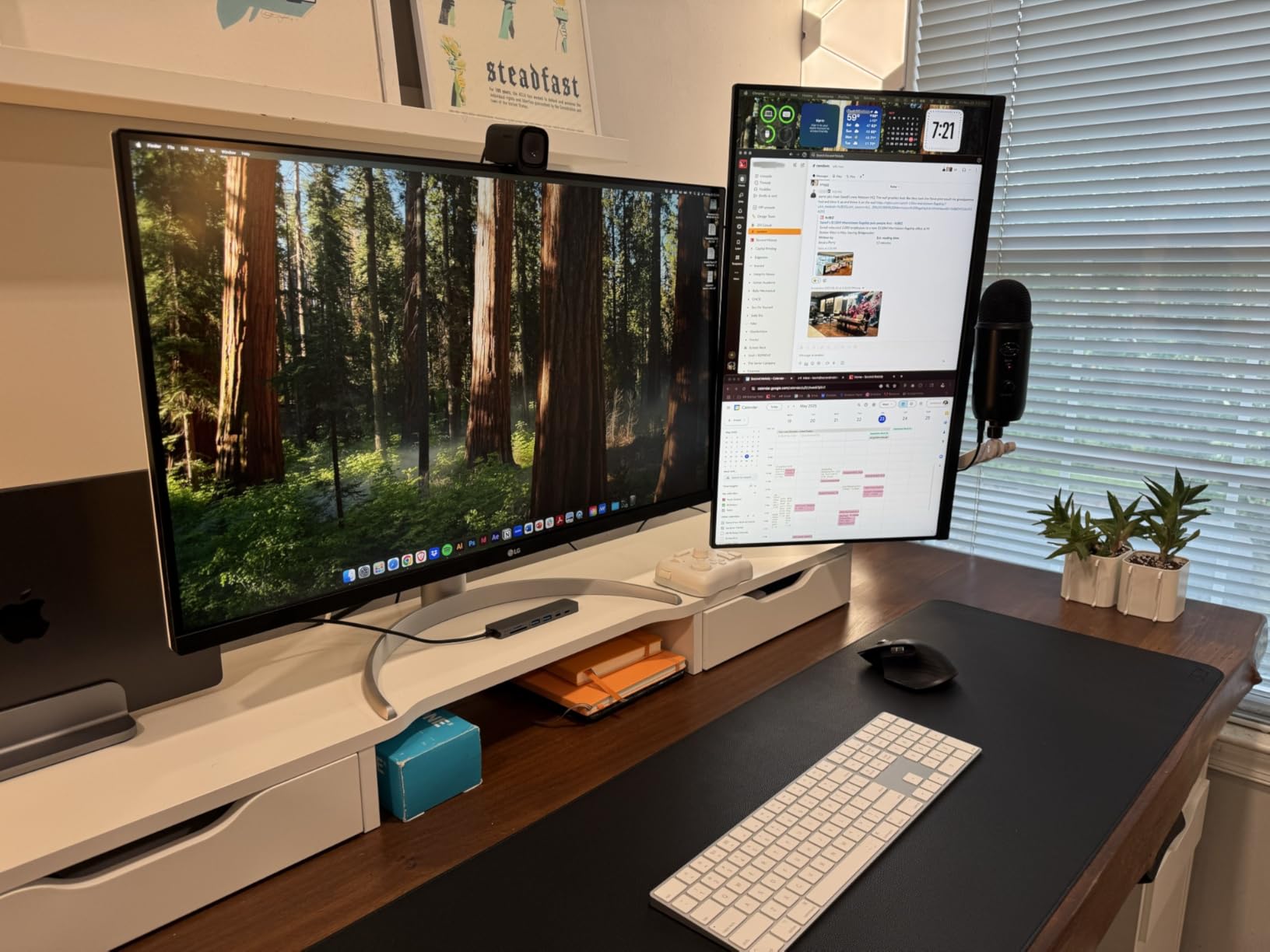 LG 32UP83AK-W 32-inch Ultrafine 4K UHD IPS Computer Monitor, 60Hz, HDR10, Built-in Speaker, Reader Mode, HDMI, DisplayPort, USB Type-C 60W PD, Tilt/Height/Pivot Adjustable Stand, White - Customer Photo 2