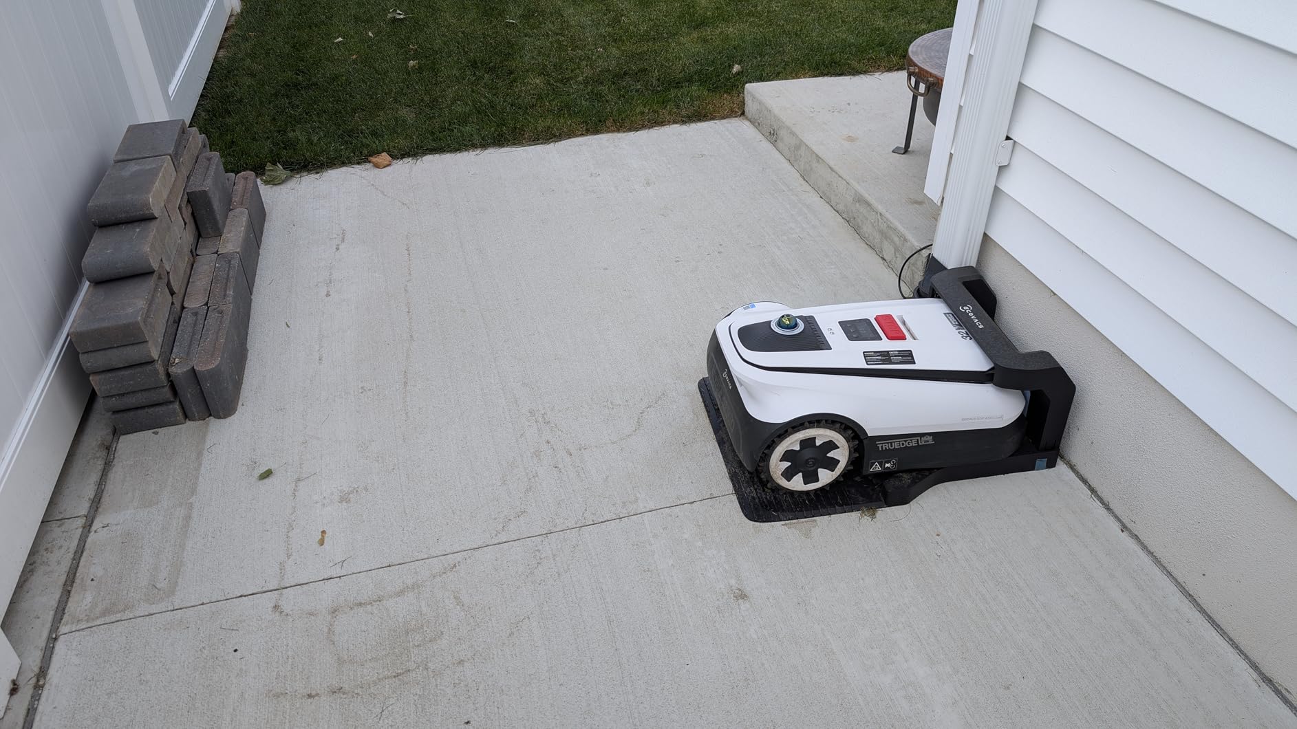 ECOVACS Goat O1000 RTK Robot Lawn Mower, Perimeter Wire Free Vision Robotic Lawnmower for 1/4 Acres Lawn, Automated Mapping, APP Control, 3D Obstacle Avoidance, Zero-Edge Cutting Customer Review ECOVACS Goat O1000 RTK Robot Lawn Mower, Perimeter Wire Free Vision Robotic Lawnmower for 1/4 Acres Lawn, Automated Mapping, APP Control, 3D Obstacle Avoidance, Zero-Edge Cutting - Customer Photo 2