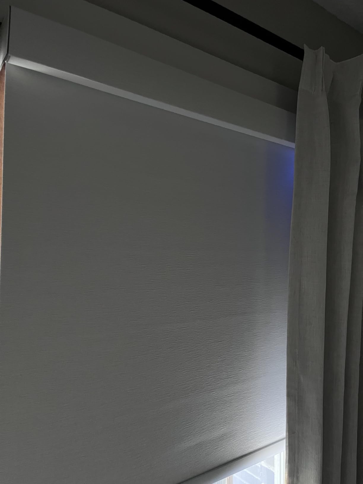 HeyBlinds Motorized Blinds with Remote, 100% Blackout Smart Blinds, Automatic Shades for Windows, Electric Window Coverings, Compatible with Alexa Google and Homekit Customer Review HeyBlinds Motorized Blinds with Remote, 100% Blackout Smart Blinds, Automatic Shades for Windows, Electric Window Coverings, Compatible with Alexa Google and Homekit - Customer Photo 2