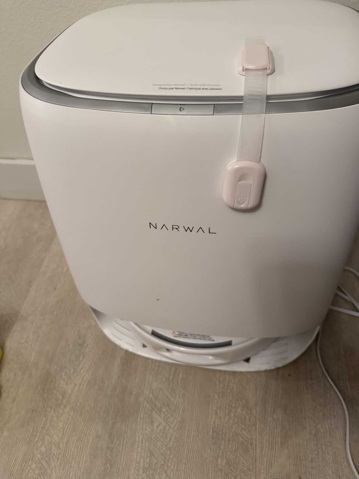 NARWAL Freo Pro Robot Vacuum and Mop Combo, Tangle Free Robot Mop, 8500Pa Powerful Suction, Self-Emptying, Auto Mop Washing, Auto Drying, Obstacle Avoidance, Ideal for Pet Hair and Hard Floor Customer Review NARWAL Freo Pro Robot Vacuum and Mop Combo, Tangle Free Robot Mop, 8500Pa Powerful Suction, Self-Emptying, Auto Mop Washing, Auto Drying, Obstacle Avoidance, Ideal for Pet Hair and Hard Floor - Customer Photo 2