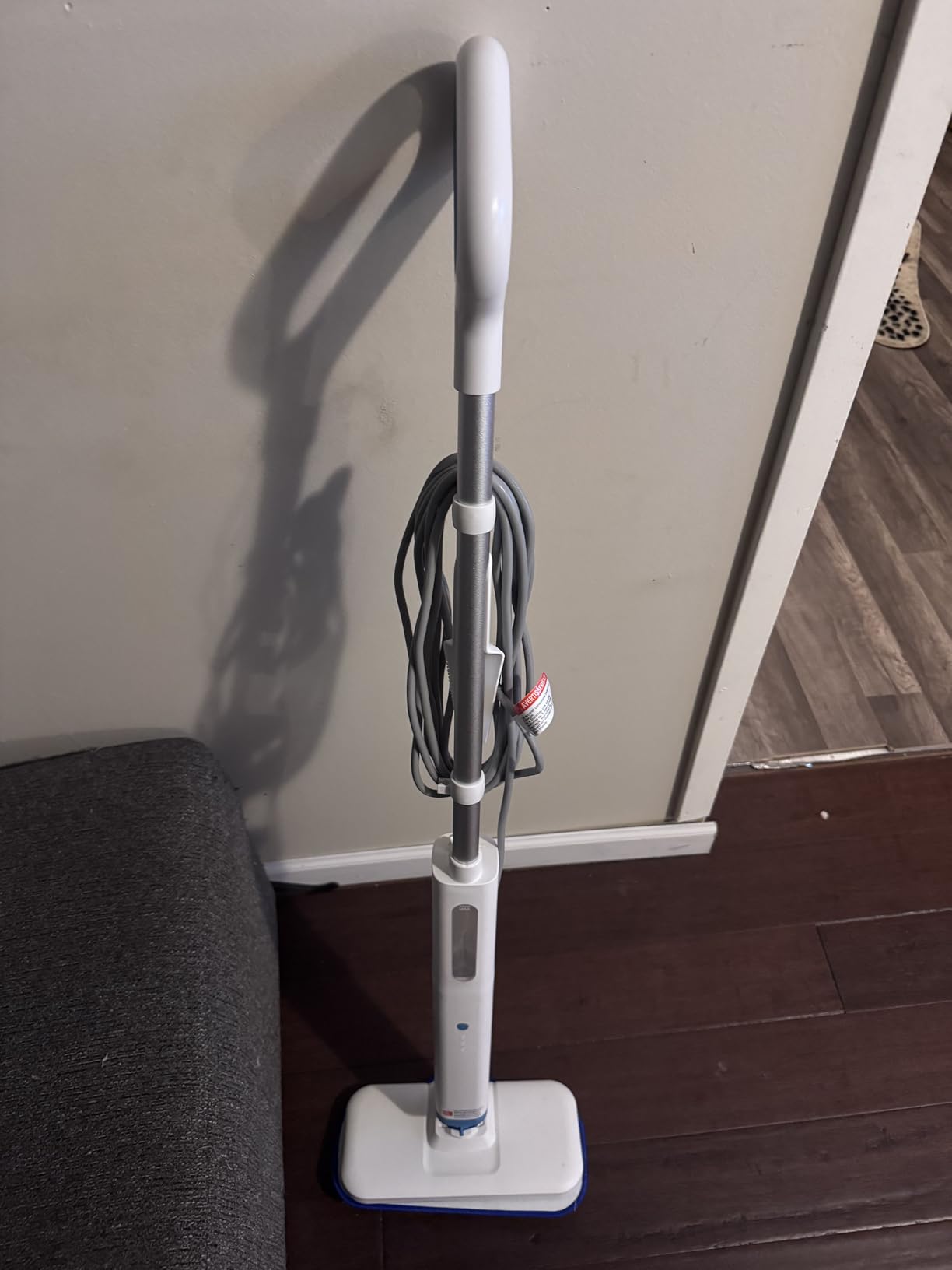 Amazon Basics Steam Mop for Hard Floor Cleaning with 20-Foot Cord, 3 Washable Pads, White Customer Review Amazon Basics Steam Mop for Hard Floor Cleaning with 20-Foot Cord, 3 Washable Pads, White - Customer Photo 1