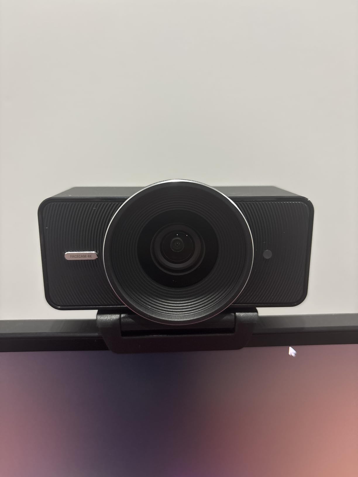 Elgato Facecam 4K - 4K60 Studio Webcam, DSLR-Like Control, Cinematic Effects, 49mm Lens Filters, HDR, Uncompressed Video, Optimized Focus Area | USB-C for PC & Mac Customer Review Elgato Facecam 4K - 4K60 Studio Webcam, DSLR-Like Control, Cinematic Effects, 49mm Lens Filters, HDR, Uncompressed Video, Optimized Focus Area | USB-C for PC & Mac - Customer Photo 1