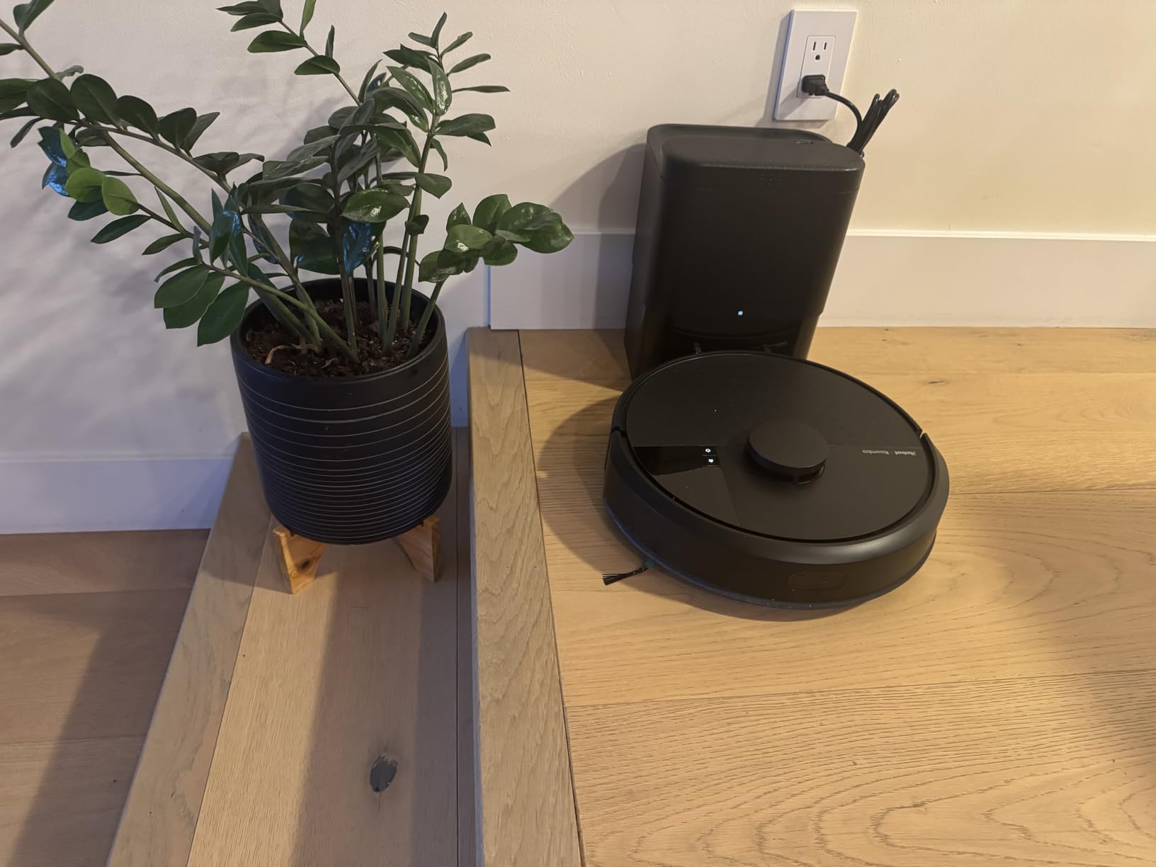 iRobot Roomba 105 Vac Robot Vacuum with AutoEmpty Dock - Self-Empties for 75 Days, Easy to use, Intense Power-Lifting Suction, LiDAR Navigation, Multi-Surface Cleaning, Cleans in Neat Rows Customer Review iRobot Roomba 105 Vac Robot Vacuum with AutoEmpty Dock - Self-Empties for 75 Days, Easy to use, Intense Power-Lifting Suction, LiDAR Navigation, Multi-Surface Cleaning, Cleans in Neat Rows - Customer Photo 2