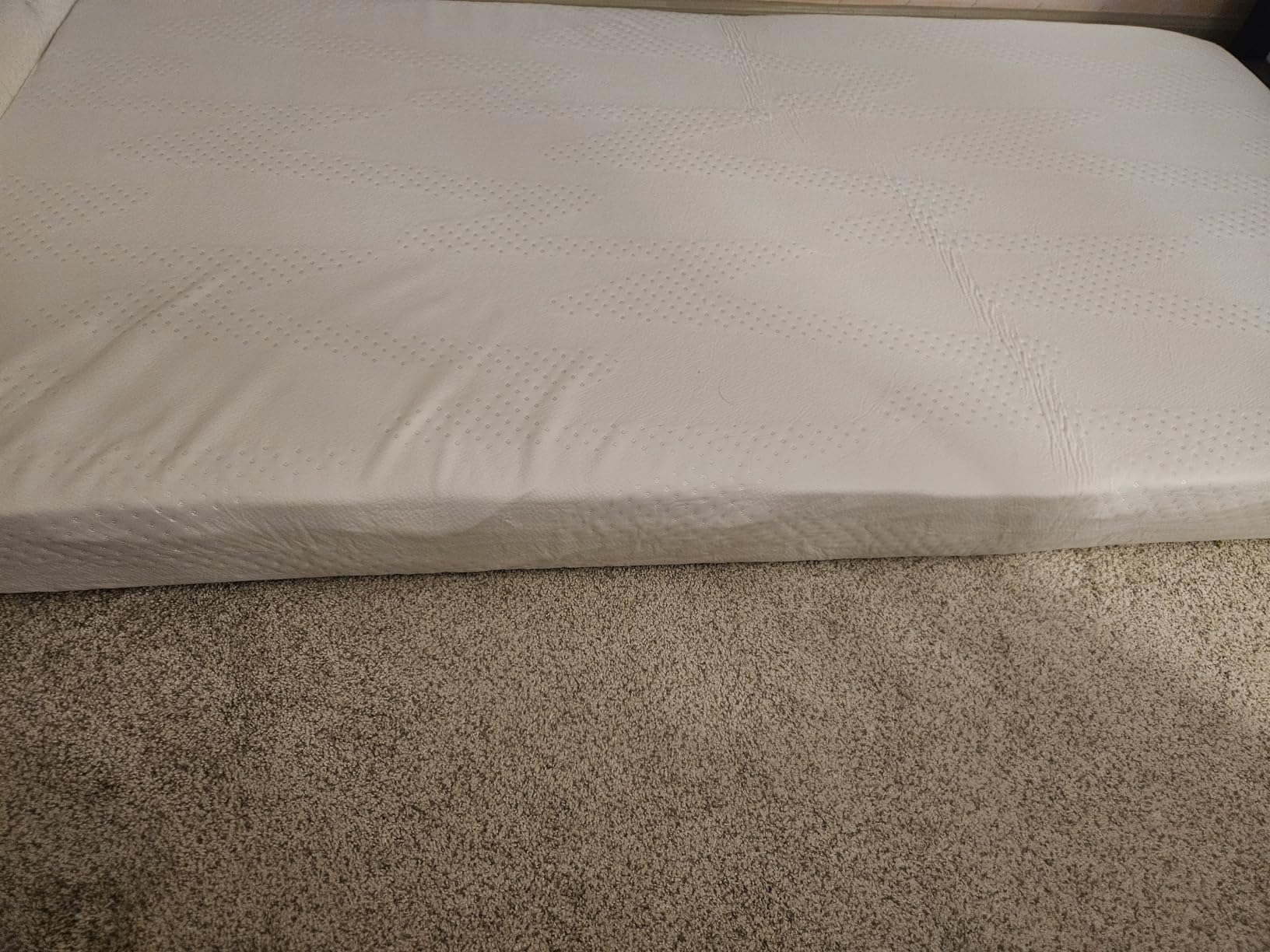 Novilla 12 Inch Queen Mattress in a Box, Gel Memory Foam Queen Size Bed Mattress for Cooling Night Sleep, Comfort Sleep & Pressure Relief, CertiPUR-US Certified Customer Review Novilla 12 Inch Queen Mattress in a Box, Gel Memory Foam Queen Size Bed Mattress for Cooling Night Sleep, Comfort Sleep & Pressure Relief, CertiPUR-US Certified - Customer Photo 1