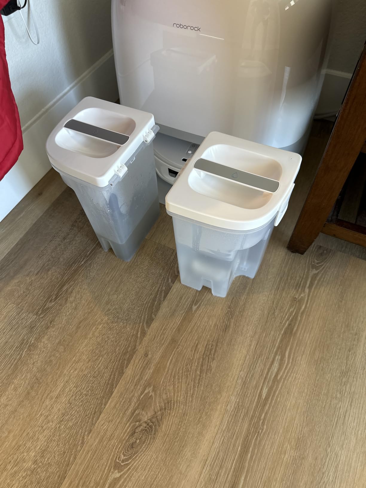 roborock Qrevo CurvX Robot Vacuum and Mop, 22,000Pa Suction, 3.14'' Ultra Slim, Zero-Tangling Design, Reactive AI Obstacle Recognition, AdaptiLift Chassis, Auto Hot Water Mop Washing & Drying - Customer Photo 1