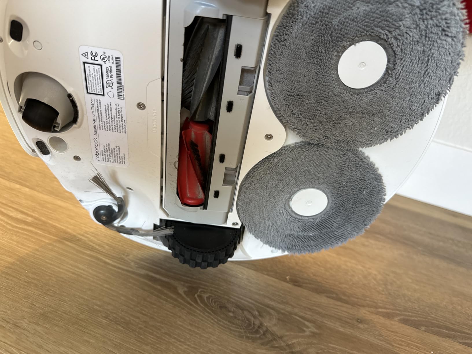roborock Qrevo CurvX Robot Vacuum and Mop, 22,000Pa Suction, 3.14'' Ultra Slim, Zero-Tangling Design, Reactive AI Obstacle Recognition, AdaptiLift Chassis, Auto Hot Water Mop Washing & Drying - Customer Photo 2