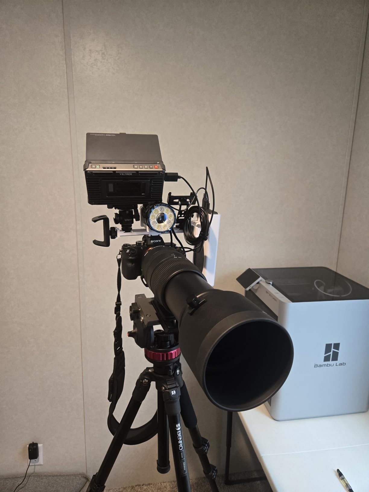 Manfrotto 055 Video Tripod w/502 Video Fluid Head, Aluminium, Professional Heavy Duty System, with Levelling Column, Lever Lock - Customer Photo 2