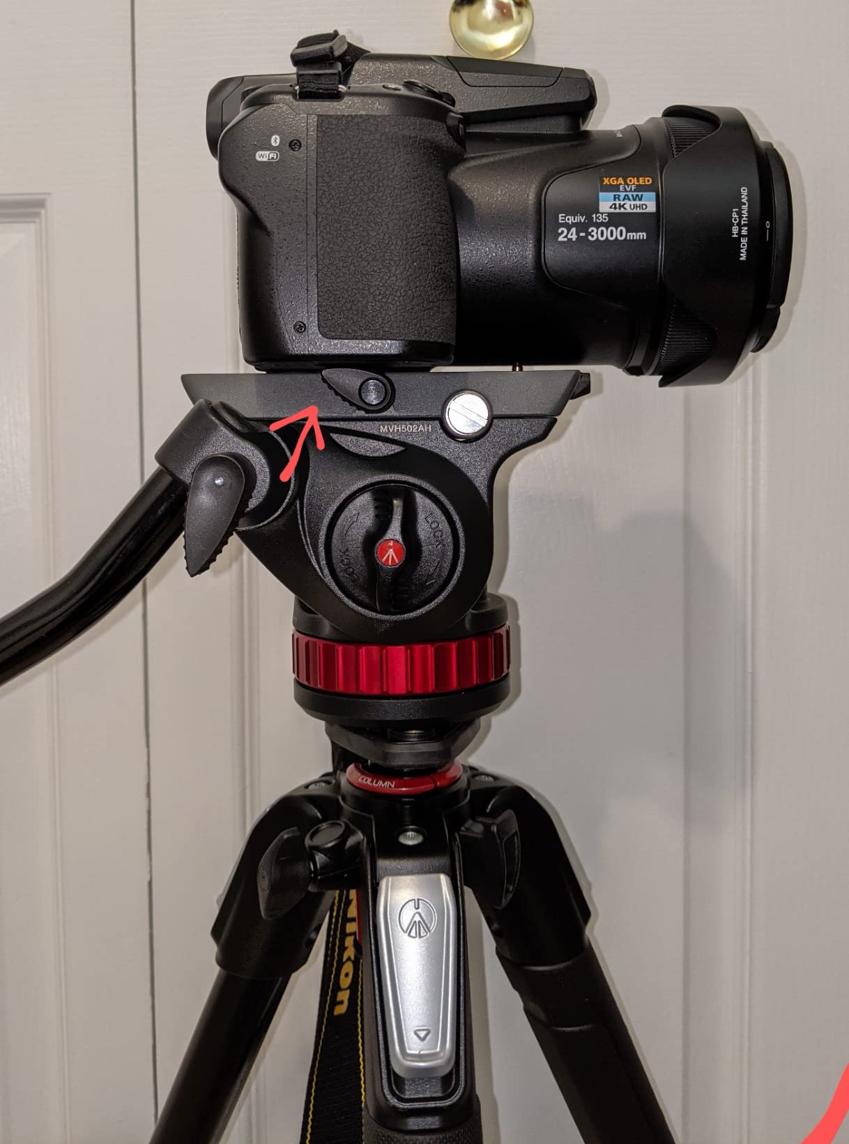 Manfrotto 055 Video Tripod w/502 Video Fluid Head, Aluminium, Professional Heavy Duty System, with Levelling Column, Lever Lock, Camera Tripod Stand, for DSLR/Mirrorless Cameras, Camcorders Customer Review Manfrotto 055 Video Tripod w/502 Video Fluid Head, Aluminium, Professional Heavy Duty System, with Levelling Column, Lever Lock, Camera Tripod Stand, for DSLR/Mirrorless Cameras, Camcorders - Customer Photo 4