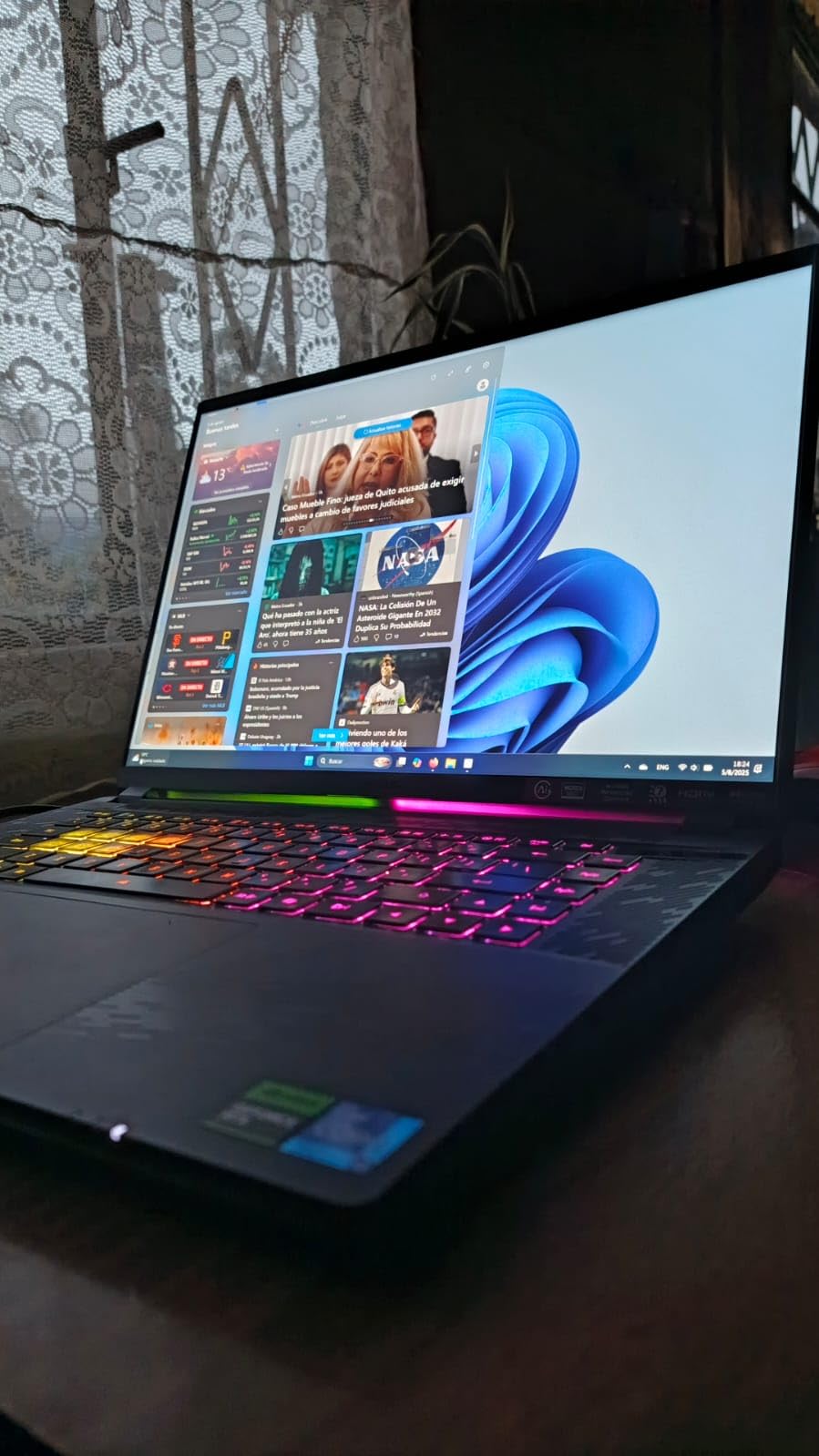 GIGABYTE - AORUS Master 16 Gaming Laptop - 240Hz 2560x1600 OLED - NVIDIA GeForce RTX 5080 - Intel Core Ultra 9 275HX - 1TB SSD with 32GB DDR5 RAM - Windows 11 Home AD, Dark Tide Customer Review GIGABYTE - AORUS Master 16 Gaming Laptop - 240Hz 2560x1600 OLED - NVIDIA GeForce RTX 5080 - Intel Core Ultra 9 275HX - 1TB SSD with 32GB DDR5 RAM - Windows 11 Home AD, Dark Tide - Customer Photo 1