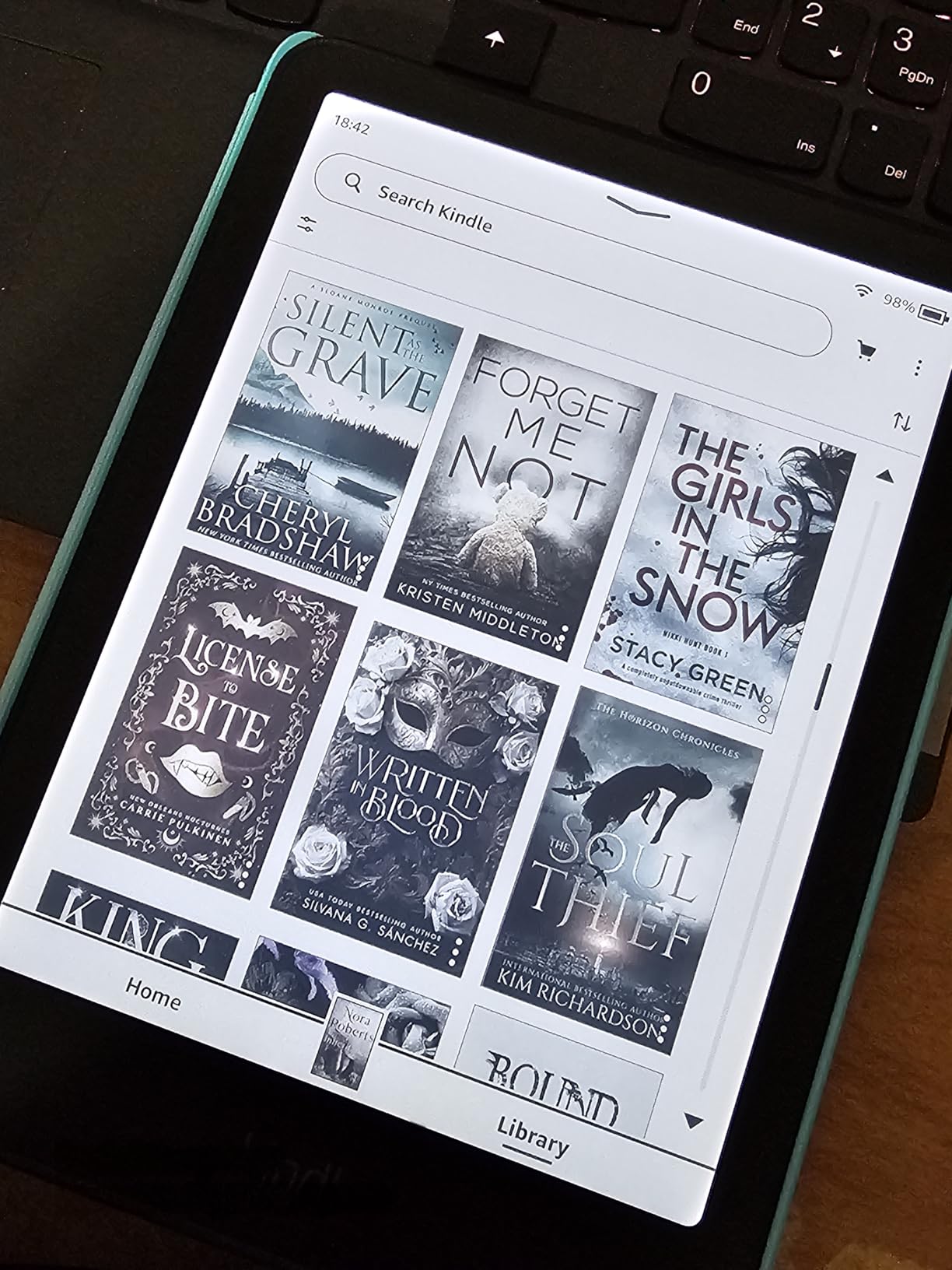 Amazon Kindle Colorsoft Kids 16GB (newest model) - First Kindle for kids in color, with cover - Starlight Reading - Customer Photo 2