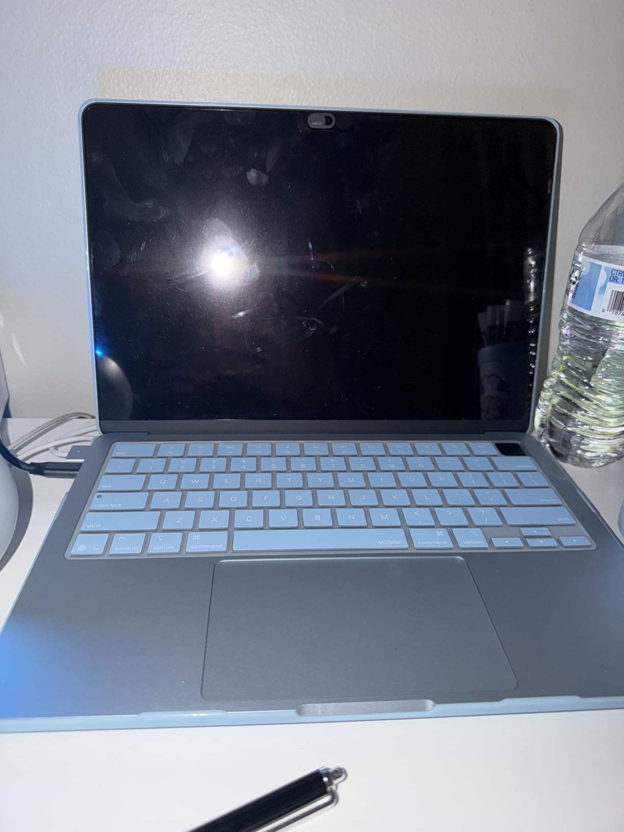 Apple 2025 MacBook Air 13-inch Laptop with M4 chip: Built for Apple Intelligence, 13.6-inch Liquid Retina Display, 16GB Unified Memory, 256GB SSD Storage, 12MP Center Stage Camera, Touch ID; Starlight Customer Review Apple 2025 MacBook Air 13-inch Laptop with M4 chip: Built for Apple Intelligence, 13.6-inch Liquid Retina Display, 16GB Unified Memory, 256GB SSD Storage, 12MP Center Stage Camera, Touch ID; Starlight - Customer Photo 2