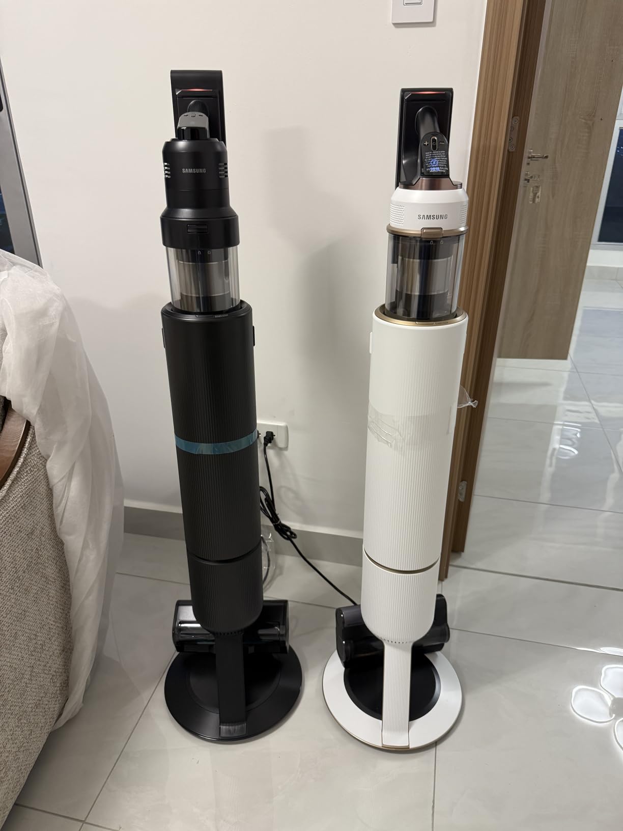 Samsung Bespoke AI Jet Ultra Cordless Stick Vacuum with All-in-One Clean Station, 400AW Powerful Suction, Long Battery Life, Anti-Tangle Pet Tool, 2025, Satin Black, VS90F40DMK/AA - Customer Photo 1