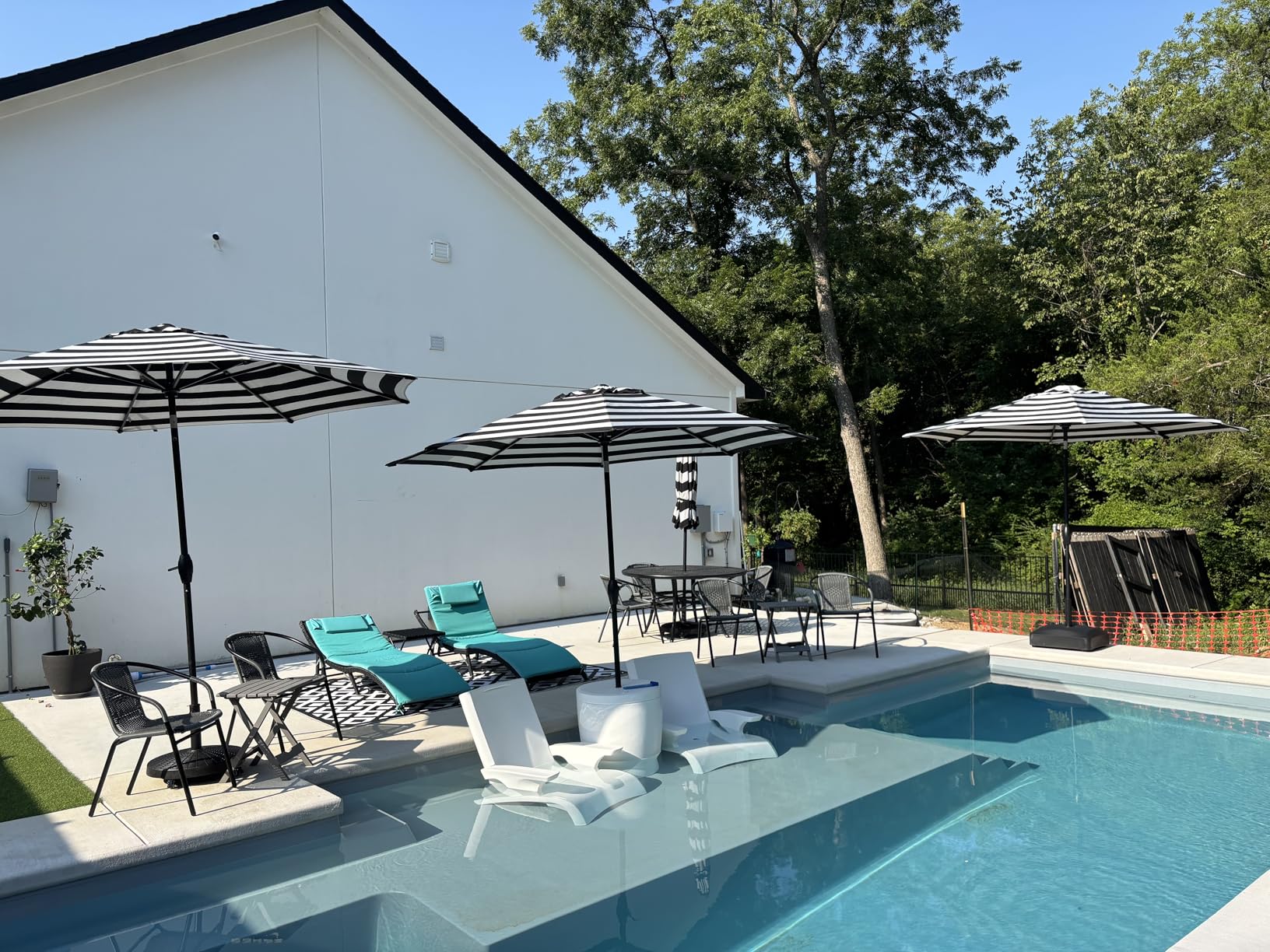 Midtown Umbrellas Sunbrella Umbrella 9 Feet Outdoor Umbrella With Red Acrylic Fabric - Auto-Tilt Aluminum Frame Patio Umbrella For Backyard, Deck, Garden, Pool - Black Pole Customer Review Midtown Umbrellas Sunbrella Umbrella 9 Feet Outdoor Umbrella With Red Acrylic Fabric - Auto-Tilt Aluminum Frame Patio Umbrella For Backyard, Deck, Garden, Pool - Black Pole - Customer Photo 1