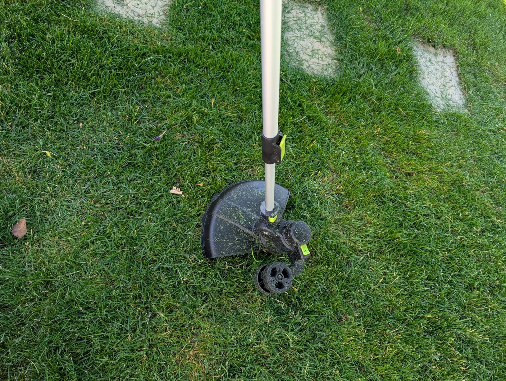 20V Cordless String Trimmer, 2.0Ah Battery Powered with Fast Charger, 12'' Grass Cutter with Auto Line Feed, 2-in-1 Electric Lawn Mower Grass Trimmer&Edger Lawn Tool with 8 Pcs Lines for Yard, Garden - Customer Photo 5