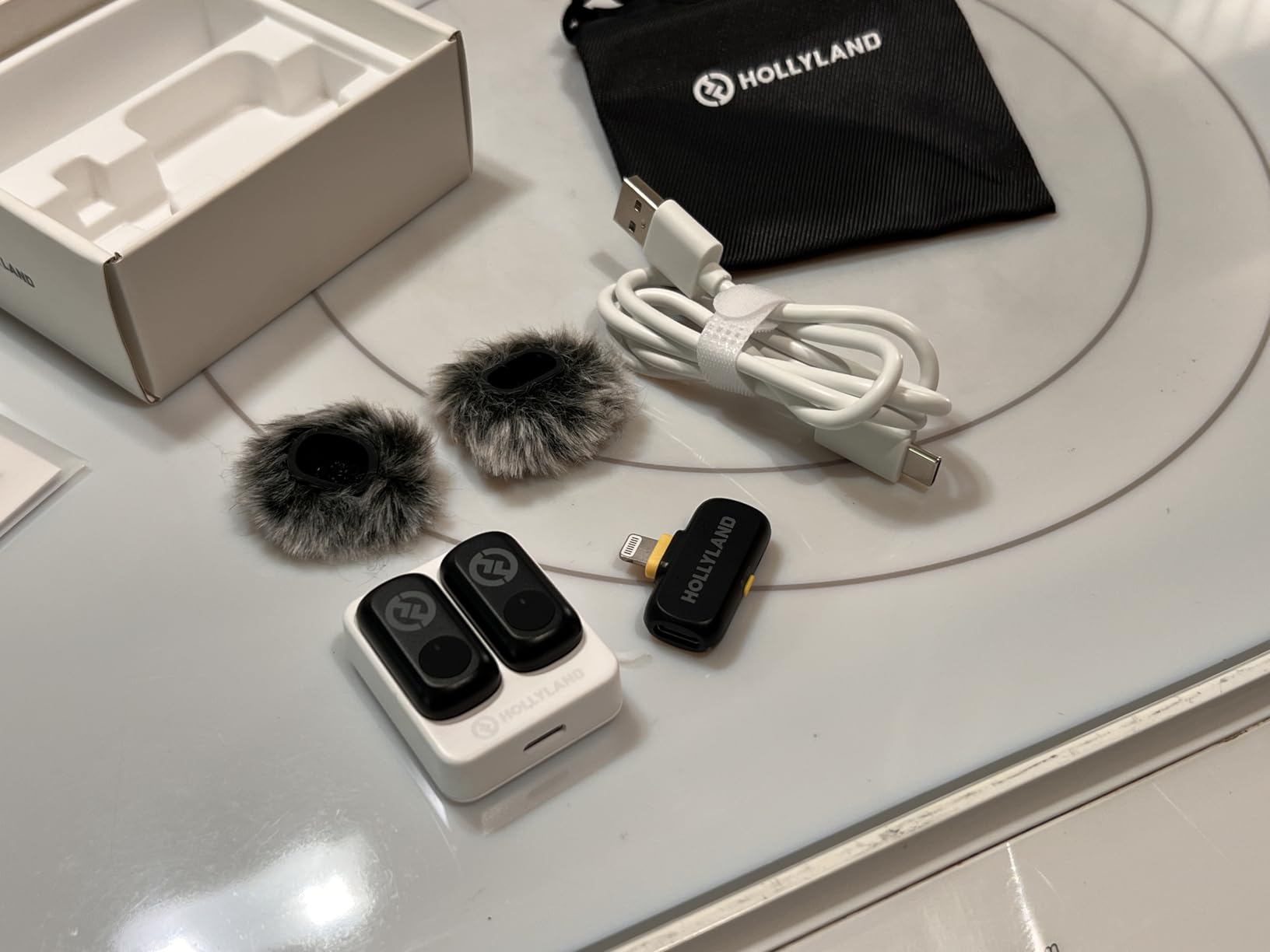 Hollyland Lark A1 Wireless Microphone for iPhone 17/16/15 & Android, 48kHz/24-bit, 3-Level Intelligent Noise Cancel, Magnetic Mini Mic for YouTube, Podcast, Vlogging (Black, 2TX + USB-C RX) - Customer Photo 2