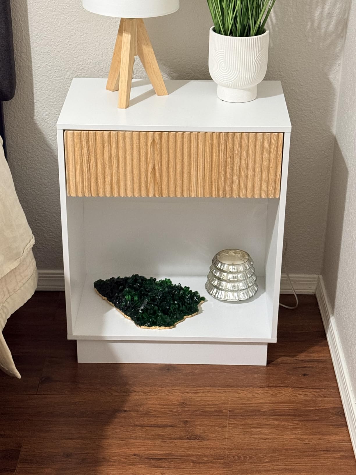 Fluted Nightstands Set of 2, Modern Bedside Table with Drawer and Storage Shelf, Wood End Table Mid Century Night Stands for Bedroom Living Room Sofa Couch Office (White+Oak) - Customer Photo 2