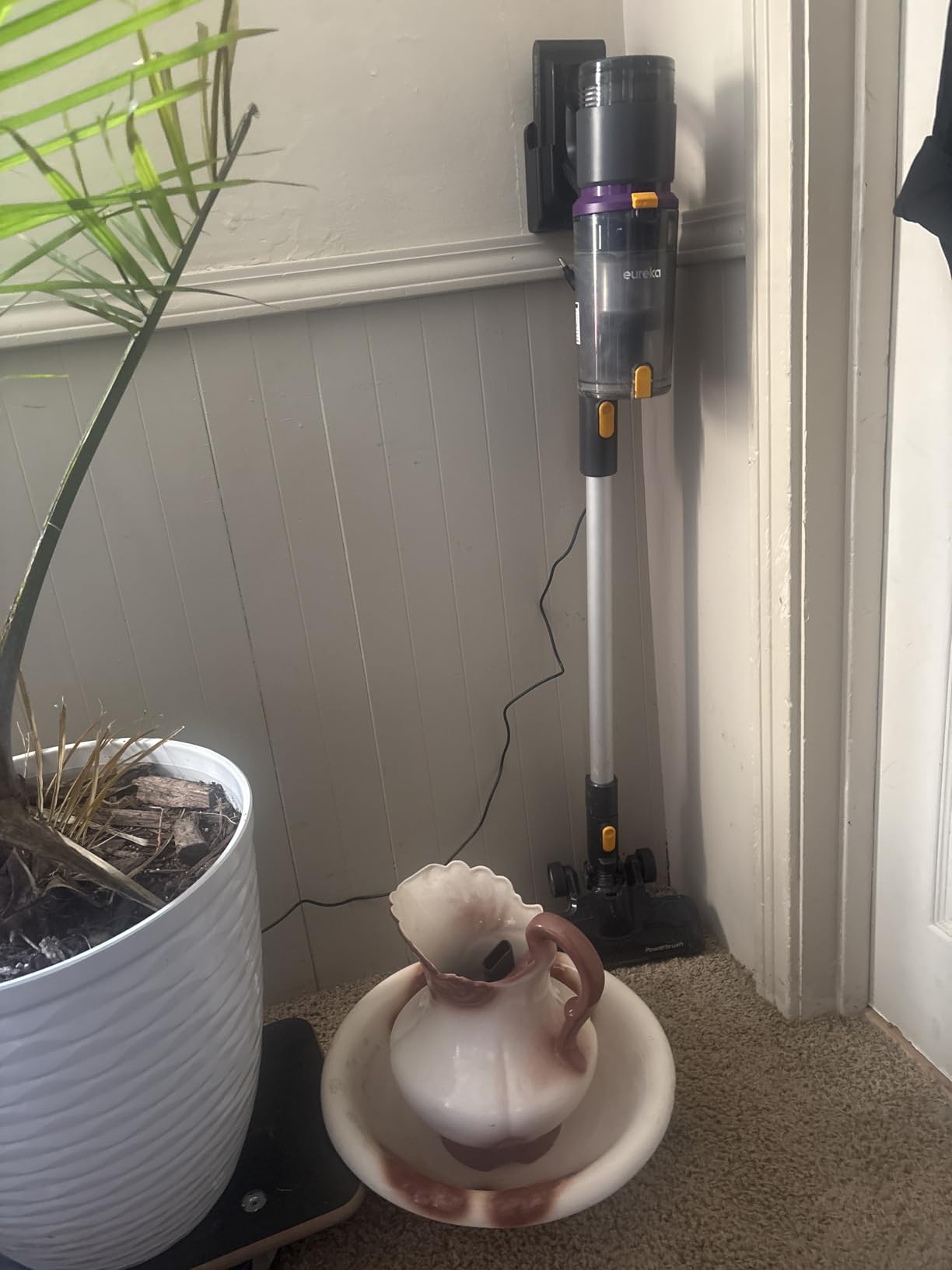 Eureka Cordless Vacuum Cleaner Lightweight, Stick Vacuum Rechargeable for Hardwood, Pet Hair, Black, ReactiClean 410 Customer Review Eureka Cordless Vacuum Cleaner Lightweight, Stick Vacuum Rechargeable for Hardwood, Pet Hair, Black, ReactiClean 410 - Customer Photo 4