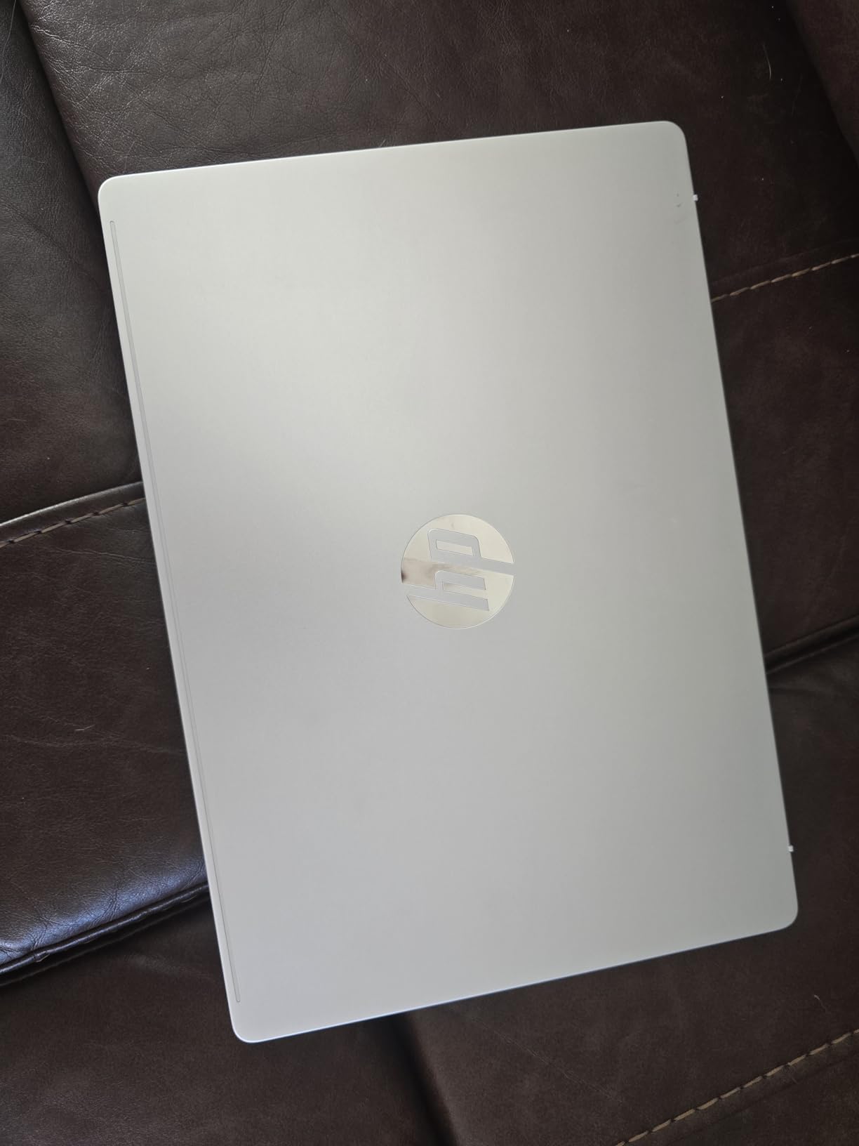 HP OmniBook 5 14 inch Next Gen AI PC, OLED Display, Snapdragon X Plus X1P-42-100, 16 GB RAM, 1 TB SSD, Qualcomm Adreno GPU, Windows 11 Home, Copilot+ PC, Glacier Silver, 14-he0099nr - Customer Photo 1