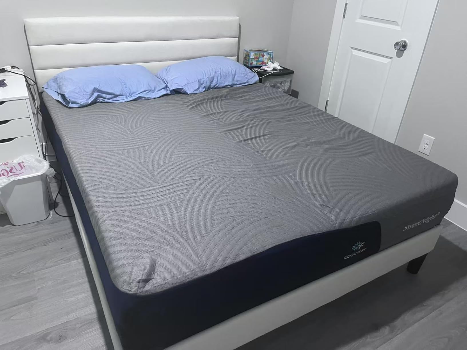 Sweetnight CoolNest Queen Mattress, 14 inch Cooling Queen Size Memory Foam Mattress for Cool Night Sleep, 5-Zone Ergo Support for Pressure Relief, Medium, CertiPUR-US Certified Customer Review Sweetnight CoolNest Queen Mattress, 14 inch Cooling Queen Size Memory Foam Mattress for Cool Night Sleep, 5-Zone Ergo Support for Pressure Relief, Medium, CertiPUR-US Certified - Customer Photo 1
