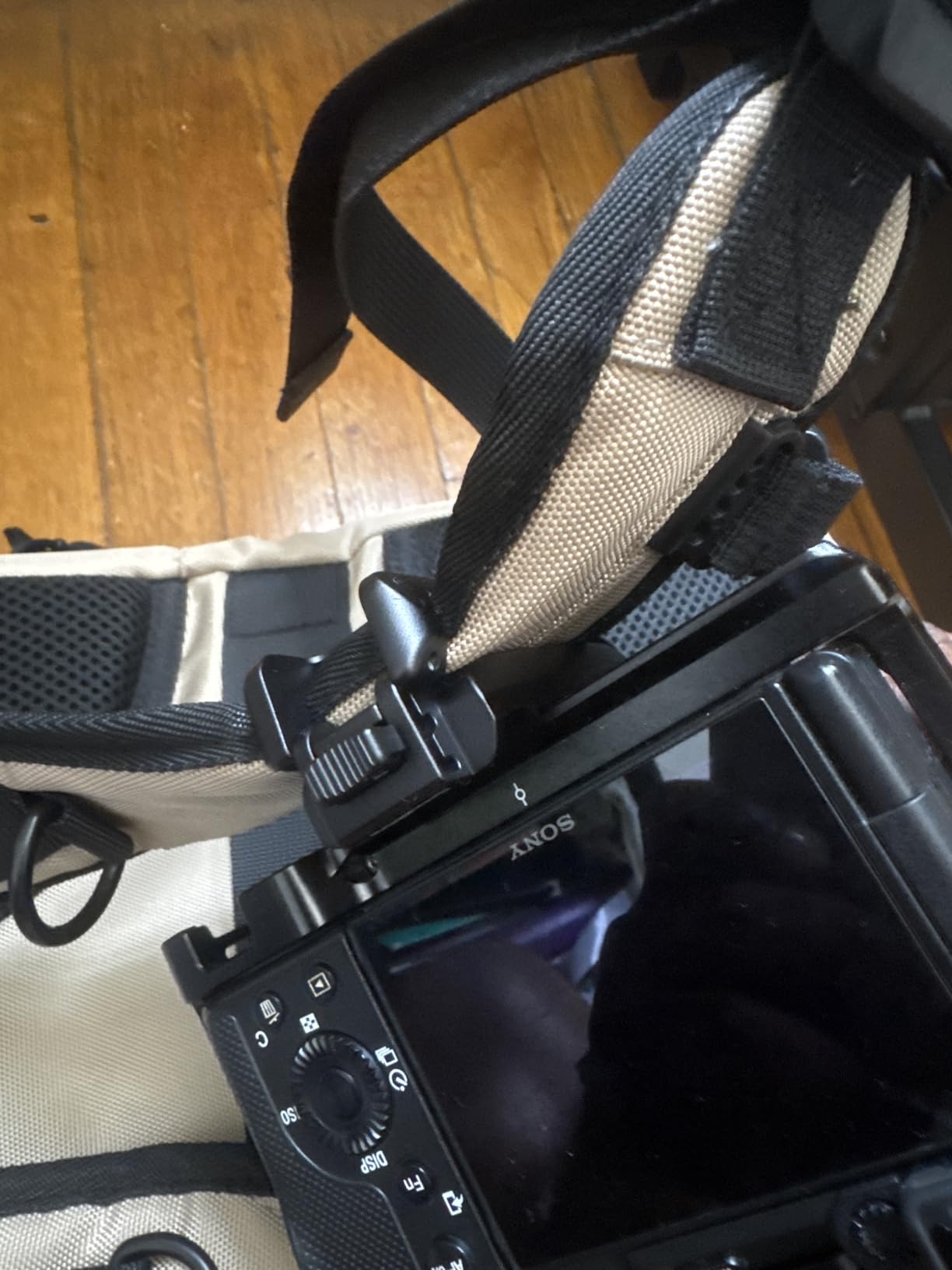 SMALLRIG Camera Clip with Plate, Quick Release System, Max Payload 40kg/88lb, for Sony, for Nikon, for Fujifilm, for DSLR Action Camera, Backpack Strap Clip Kit for Arca-Swiss - 5053 Customer Review SMALLRIG Camera Clip with Plate, Quick Release System, Max Payload 40kg/88lb, for Sony, for Nikon, for Fujifilm, for DSLR Action Camera, Backpack Strap Clip Kit for Arca-Swiss - 5053 - Customer Photo 2