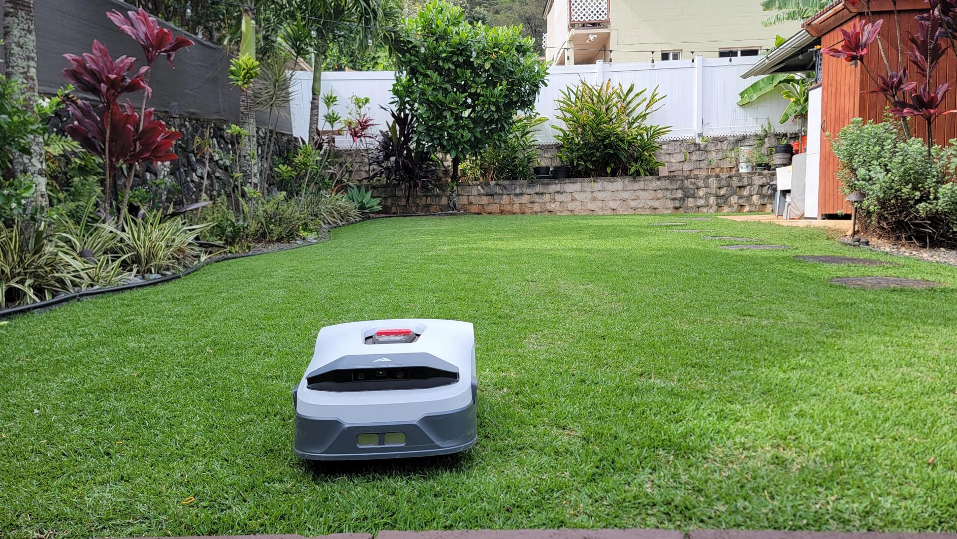 ANTHBOT Genie600 Robot Lawn Mower - NO Wire, Full Band RTK+4-Eye Vision Robotic Lawnmower for 1/4 Acre, Auto Mapping, Multi-Zone Management, Accurate Obstacle Avoidance, Intelligent Path Planning Customer Review ANTHBOT Genie600 Robot Lawn Mower - NO Wire, Full Band RTK+4-Eye Vision Robotic Lawnmower for 1/4 Acre, Auto Mapping, Multi-Zone Management, Accurate Obstacle Avoidance, Intelligent Path Planning - Customer Photo 2