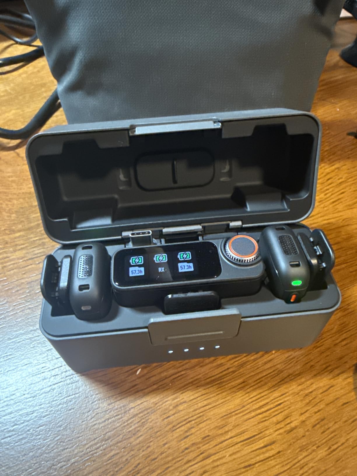 DJI Mic 3 (2 TX + 1 RX + Charging Case), Wireless Microphone for iPhone/Camera/Android, Ultralight, Adaptive Gain Control for Balanced Volume, Dual Band Anti-Interference, 28hrs Use, Vlog Customer Review DJI Mic 3 (2 TX + 1 RX + Charging Case), Wireless Microphone for iPhone/Camera/Android, Ultralight, Adaptive Gain Control for Balanced Volume, Dual Band Anti-Interference, 28hrs Use, Vlog - Customer Photo 1