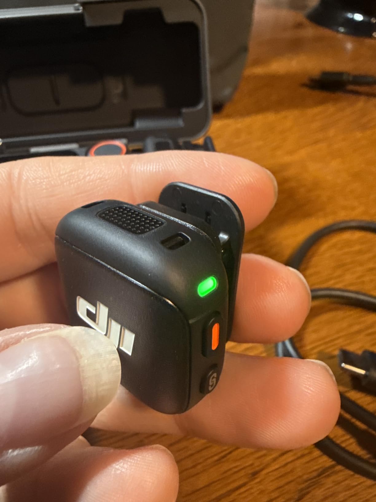 DJI Mic 3 (2 TX + 1 RX + Charging Case), Wireless Microphone for iPhone/Camera/Android, Ultralight, Adaptive Gain Control for Balanced Volume, Dual Band Anti-Interference, 28hrs Use, Vlog Customer Review DJI Mic 3 (2 TX + 1 RX + Charging Case), Wireless Microphone for iPhone/Camera/Android, Ultralight, Adaptive Gain Control for Balanced Volume, Dual Band Anti-Interference, 28hrs Use, Vlog - Customer Photo 2