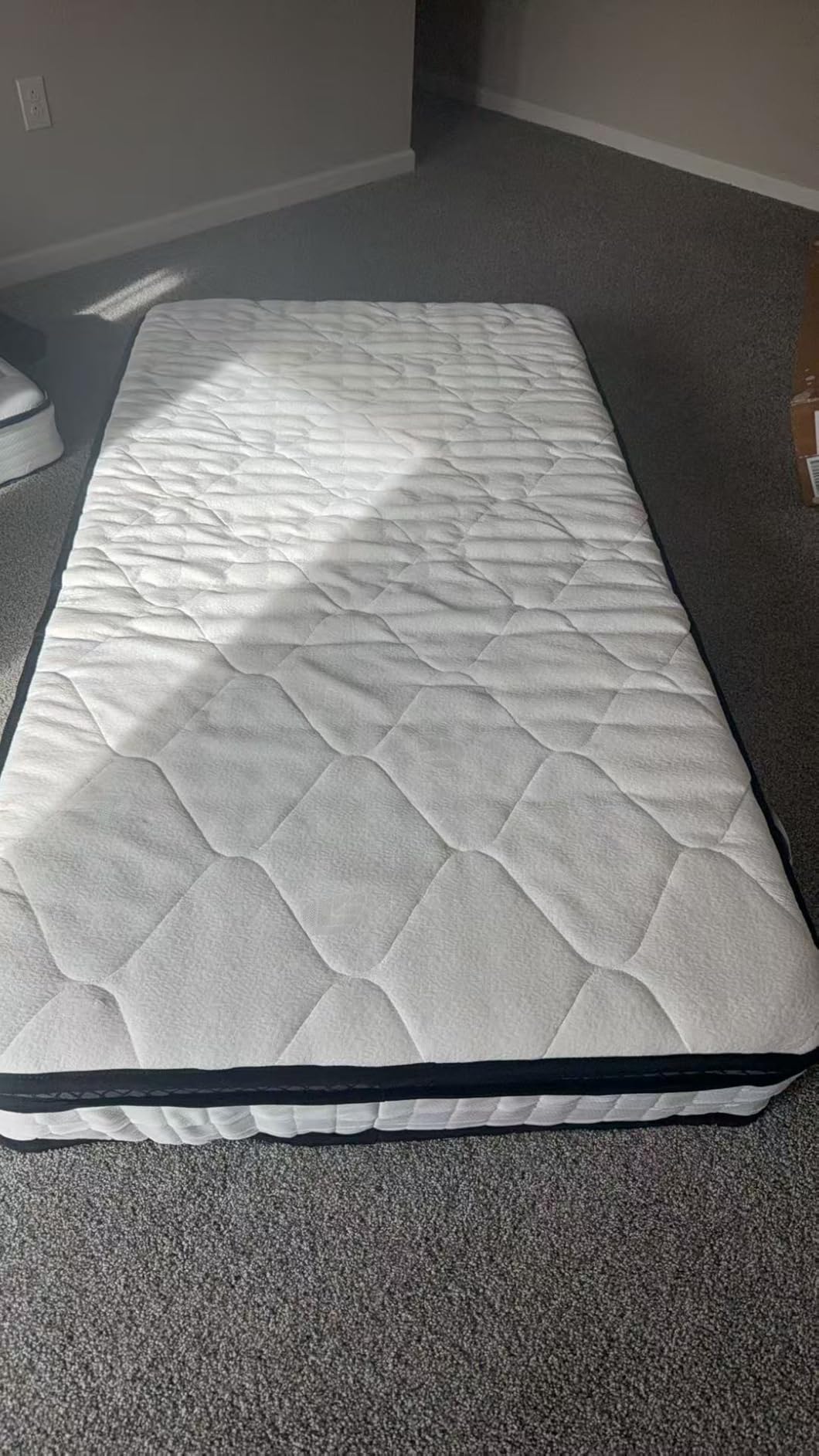 SNFPNE Queen Size Mattress 12 Inch, Medium Firm Memory Foam Hybrid Mattress with Individual Pocket Spring - Pressure Relief, Motion Isolation, Cool Sleep, 80