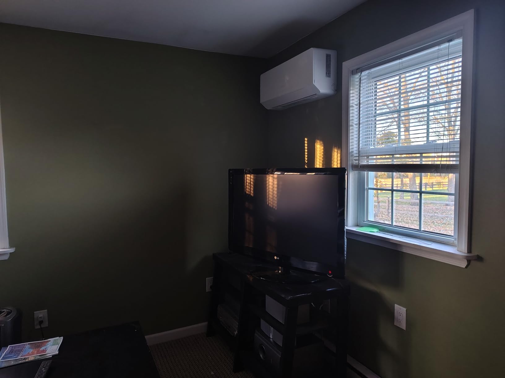 DELLA Serena 22 SEER2 18000 BTU Smart Wifi Mini Split Heat Pump Works with Alexa, Energy Star 1.5 Ton Pre-Charged 230V Ductless AC Unit Inverter System for Rooms up to 1000Sq.Ft, 16.4ft Install Kit Customer Review DELLA Serena 22 SEER2 18000 BTU Smart Wifi Mini Split Heat Pump Works with Alexa, Energy Star 1.5 Ton Pre-Charged 230V Ductless AC Unit Inverter System for Rooms up to 1000Sq.Ft, 16.4ft Install Kit - Customer Photo 1