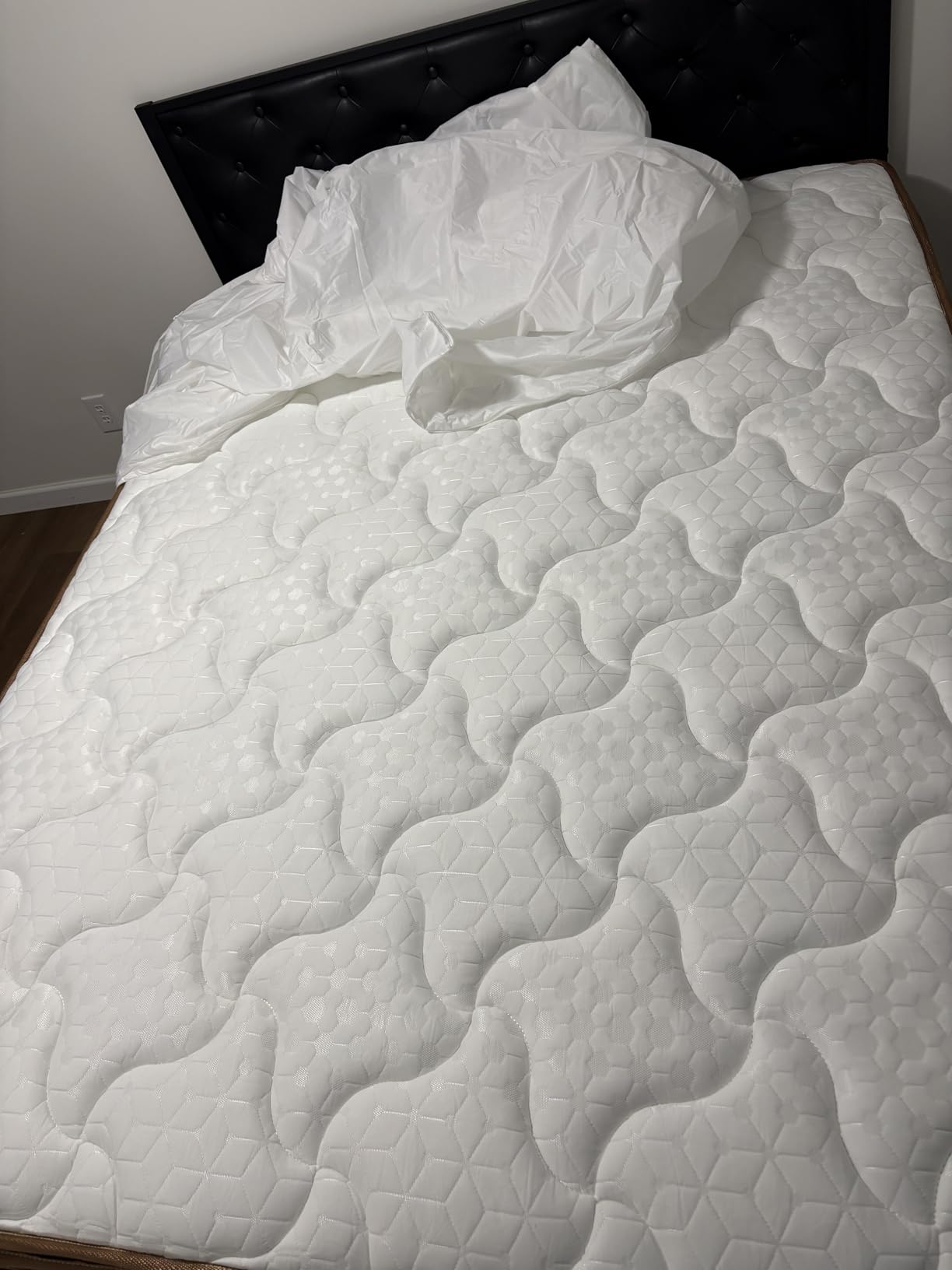 King Mattress 14 Inch, Cooling Hybrid King Mattress in a Box, Individual Pocket Springs-Motion Isolation, Extra Hip/Shoulder/Lumbar Support, Fiberglass-Free, Ergonomic Zones, 365-Night Trial, CertiPUR-US Customer Review King Mattress 14 Inch, Cooling Hybrid King Mattress in a Box, Individual Pocket Springs-Motion Isolation, Extra Hip/Shoulder/Lumbar Support, Fiberglass-Free, Ergonomic Zones, 365-Night Trial, CertiPUR-US - Customer Photo 1