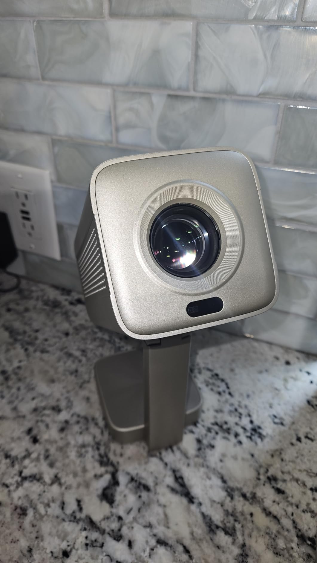 [Officially-Licensed APP & DoIby Audio] Smart Mini Projector with WiFi and Bluetooth, VOPLLS Portable Outdoor Projector 4K Support with TOF Real-Time Focus, Native 1080P Home Movie Projector customer photo 1